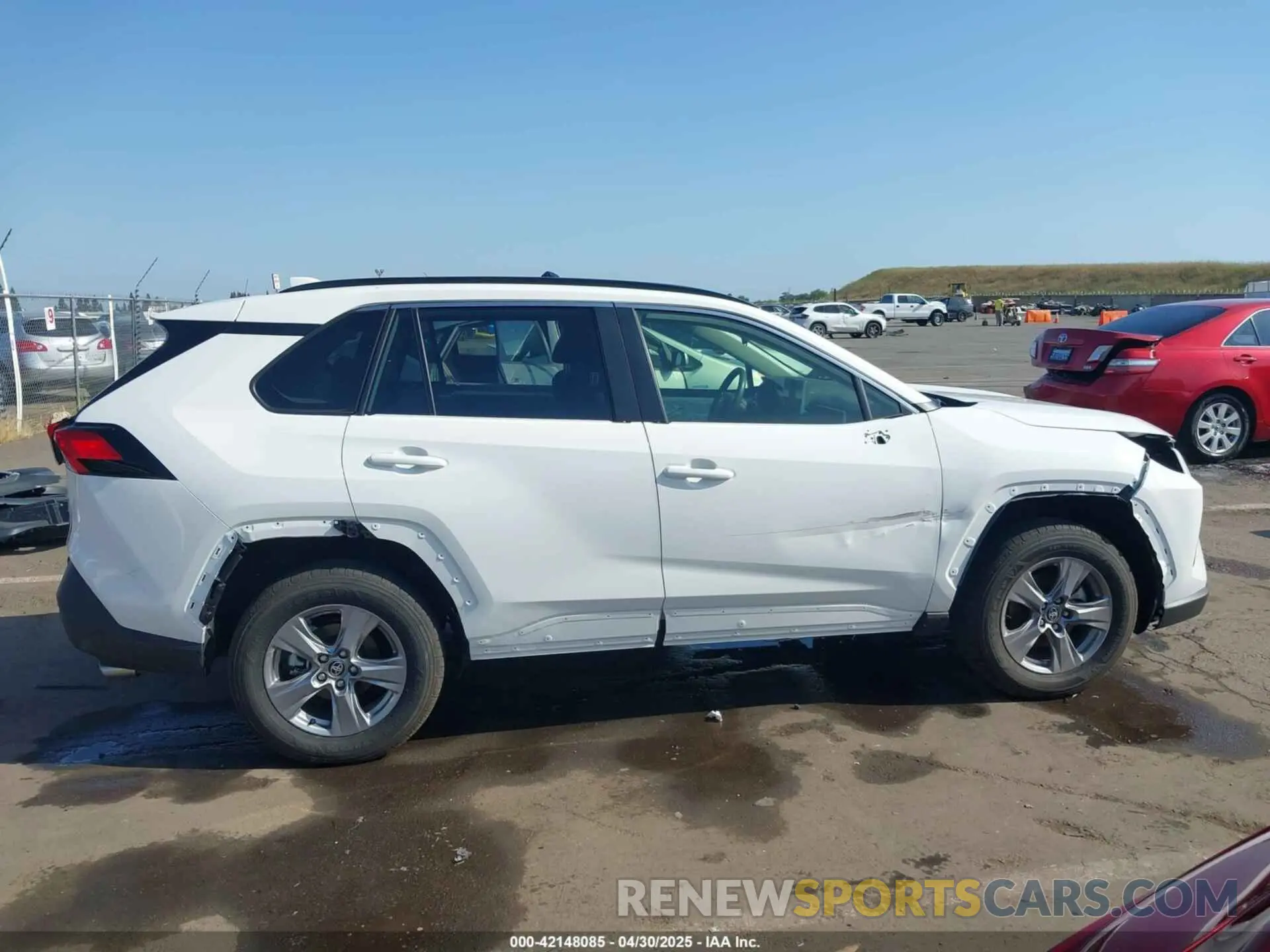 14 fotografías del automóvil dañado JTMMWRFV9SD277068 TOYOTA RAV4 HYBRID 2025
