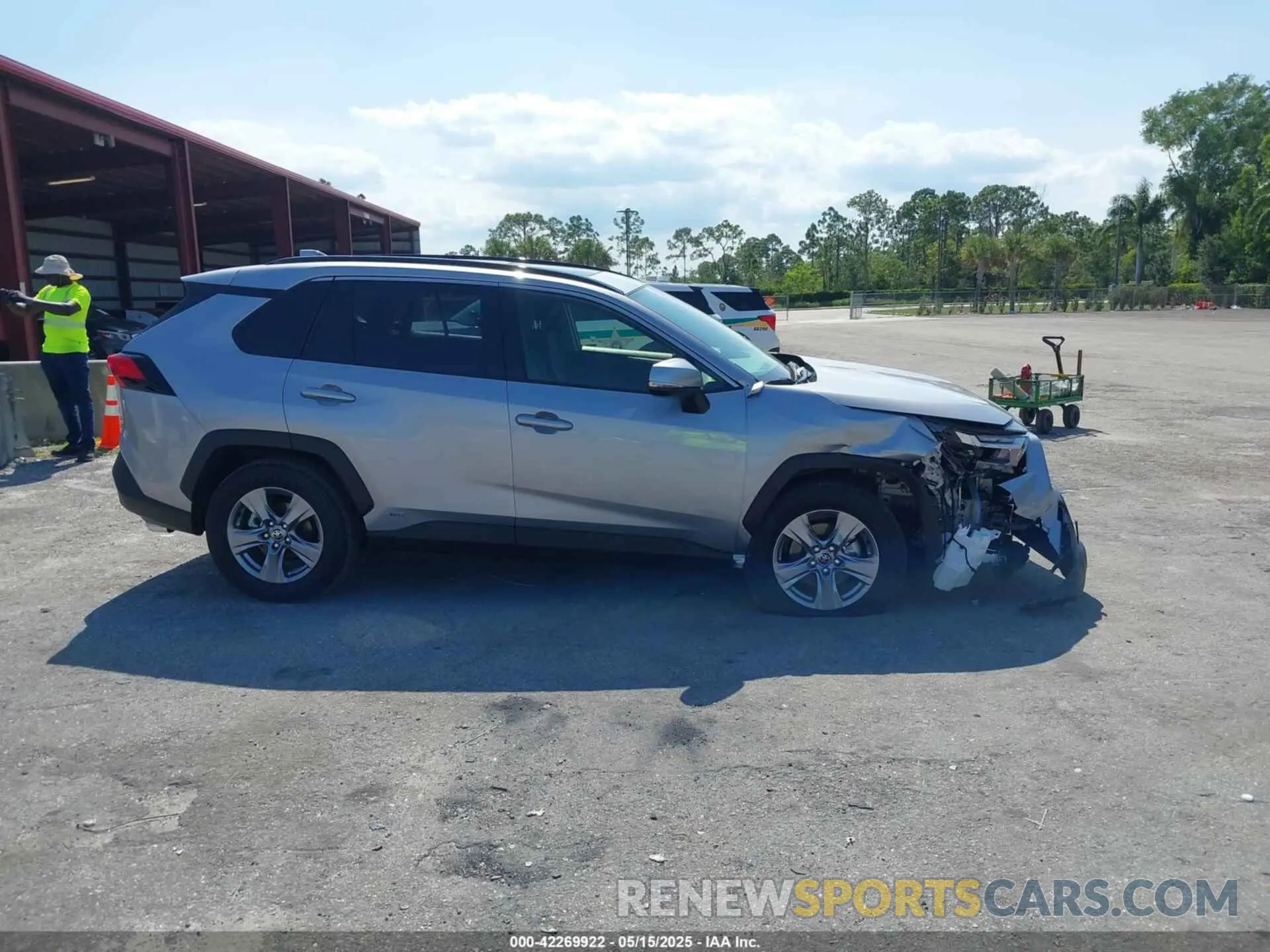 14 fotografías del automóvil dañado JTMRWRFV0SD285288 TOYOTA RAV4 HYBRID 2025