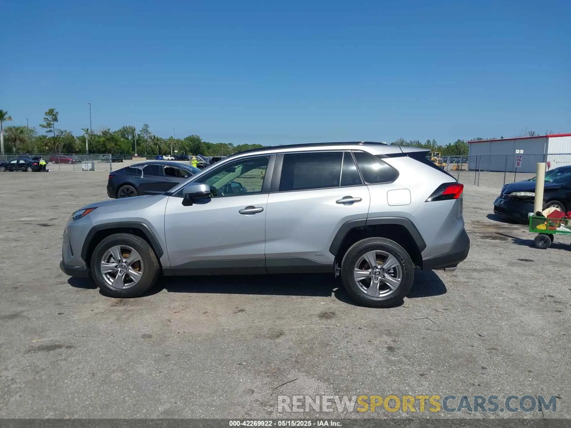 15 fotografías del automóvil dañado JTMRWRFV0SD285288 TOYOTA RAV4 HYBRID 2025