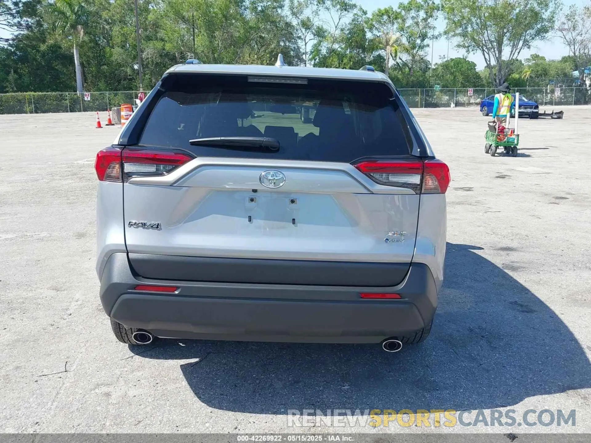 17 fotografías del automóvil dañado JTMRWRFV0SD285288 TOYOTA RAV4 HYBRID 2025