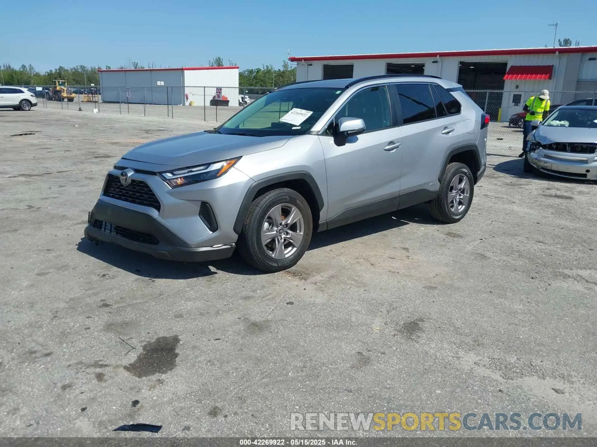2 fotografías del automóvil dañado JTMRWRFV0SD285288 TOYOTA RAV4 HYBRID 2025
