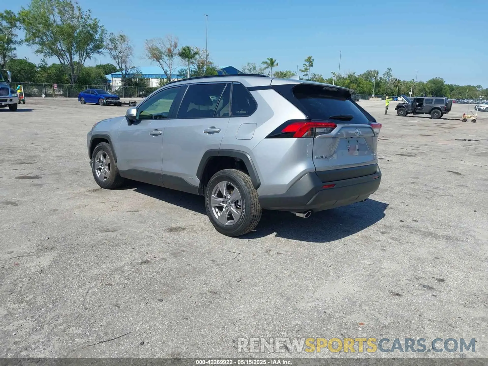 3 fotografías del automóvil dañado JTMRWRFV0SD285288 TOYOTA RAV4 HYBRID 2025