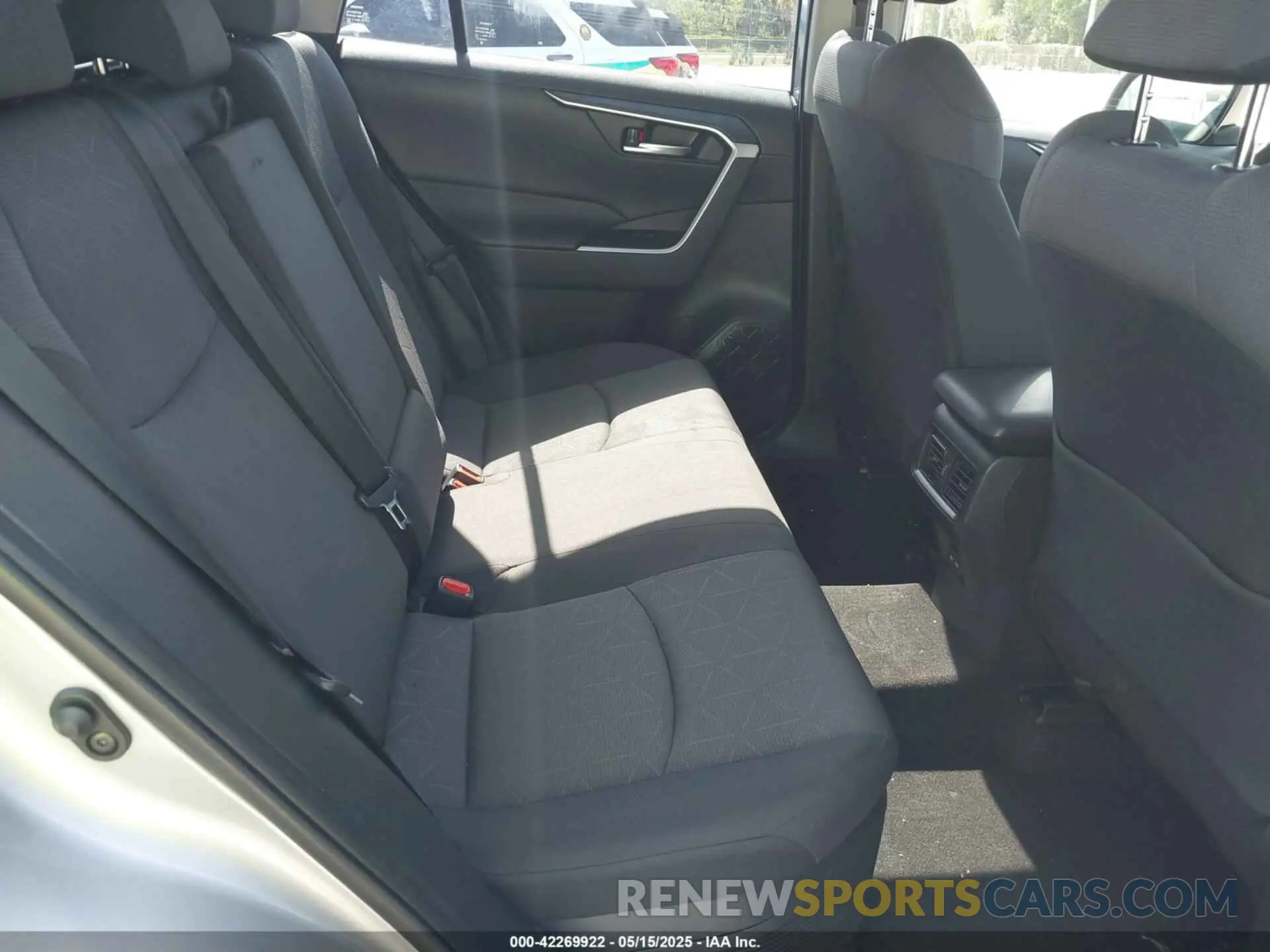 8 fotografías del automóvil dañado JTMRWRFV0SD285288 TOYOTA RAV4 HYBRID 2025