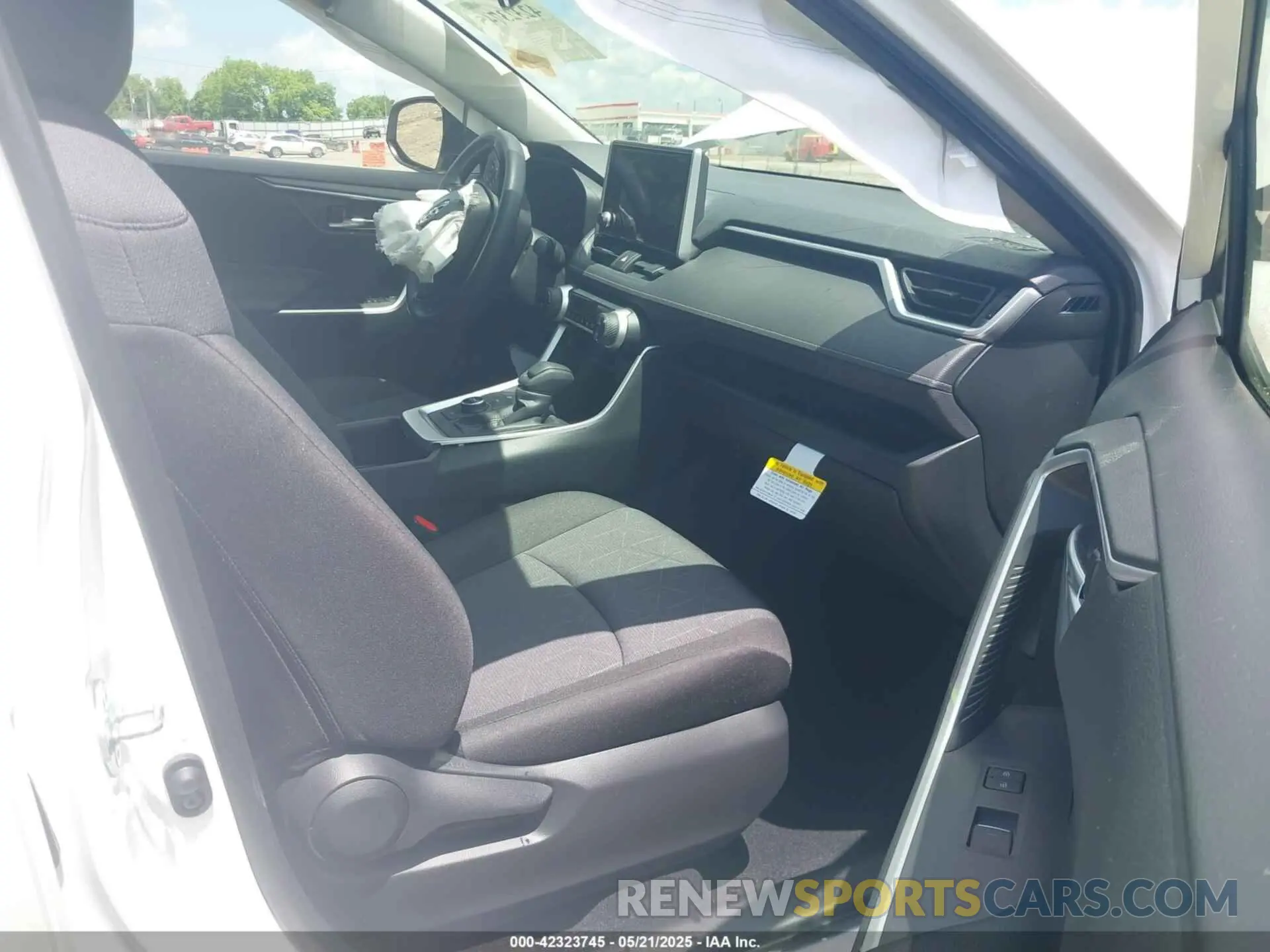 5 fotografías del automóvil dañado JTMRWRFV3SD284717 TOYOTA RAV4 HYBRID 2025