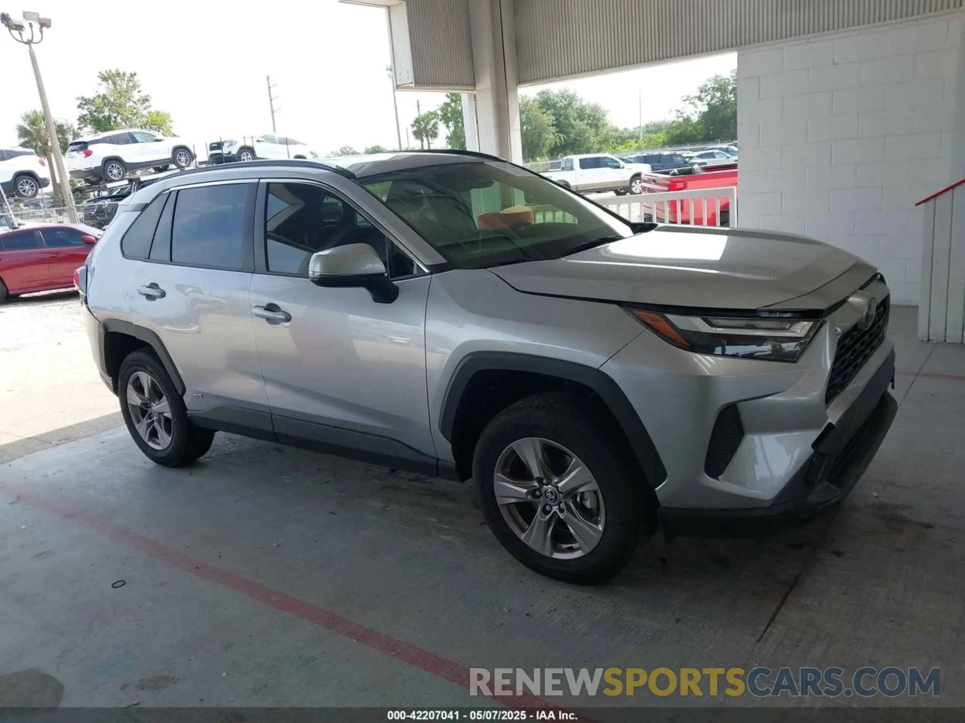 13 fotografías del automóvil dañado JTMRWRFV5SJ063802 TOYOTA RAV4 HYBRID 2025