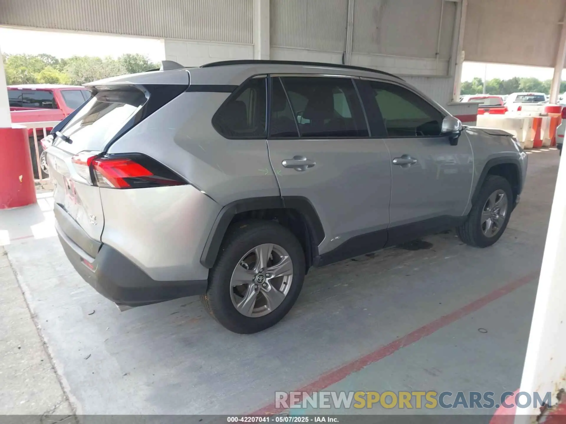 4 fotografías del automóvil dañado JTMRWRFV5SJ063802 TOYOTA RAV4 HYBRID 2025