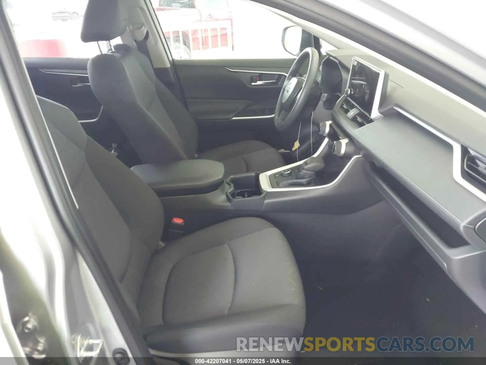 5 fotografías del automóvil dañado JTMRWRFV5SJ063802 TOYOTA RAV4 HYBRID 2025