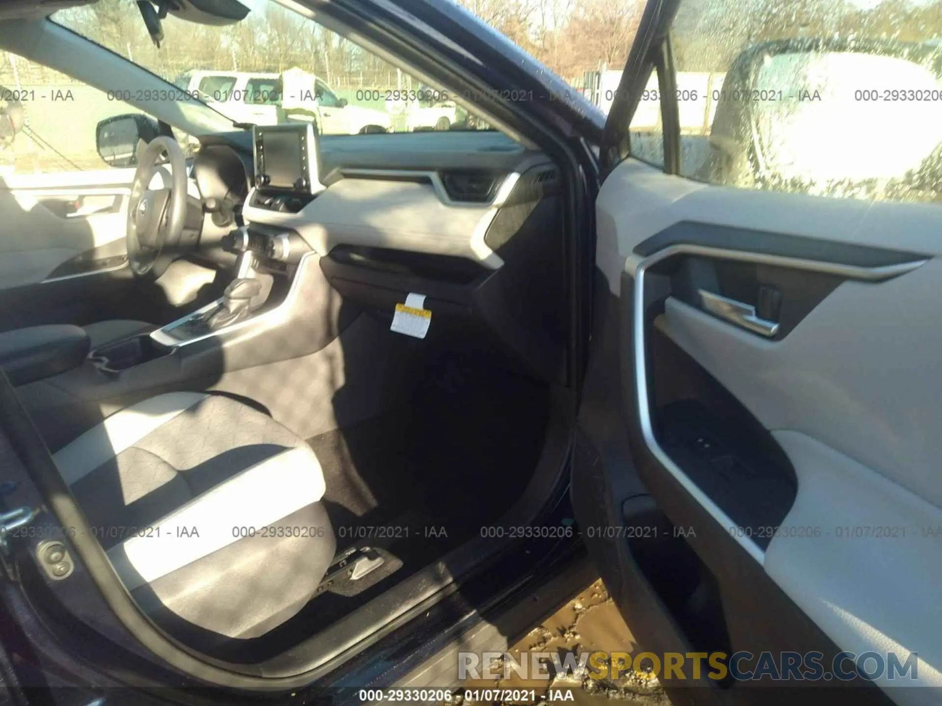5 fotografías del automóvil dañado JTMR6RFV0MD506438 TOYOTA RAV4 HYBRID XLE AWD 2021