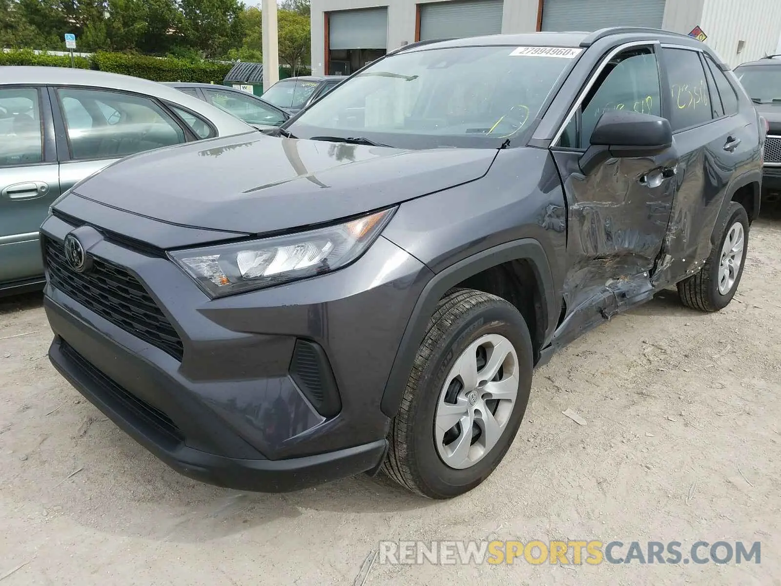 2 fotografías del automóvil dañado 2T3F1RFV0KW024781 TOYOTA RAV4 LE 2019