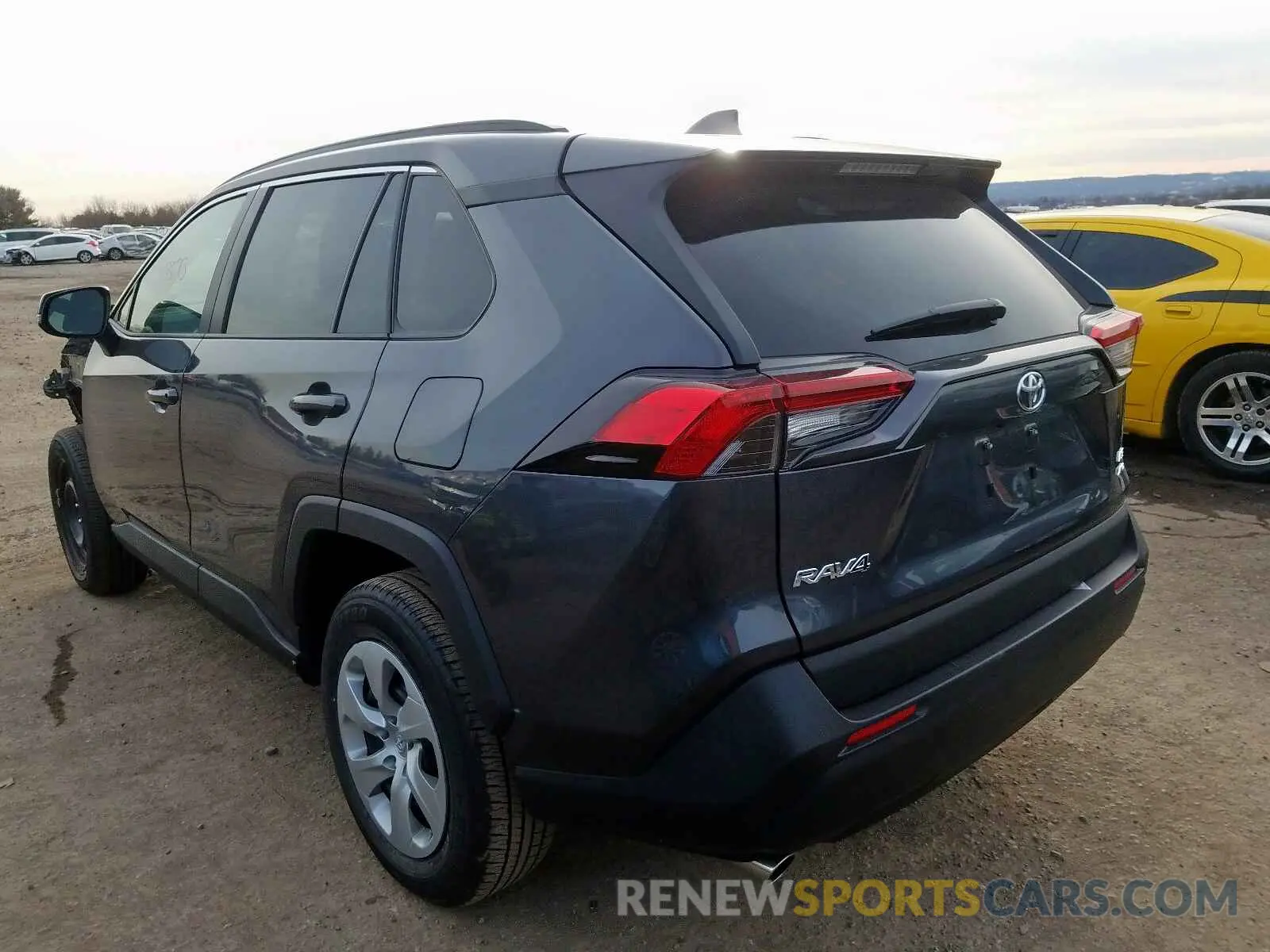 3 fotografías del automóvil dañado 2T3G1RFV0KW083866 TOYOTA RAV4 LE 2019