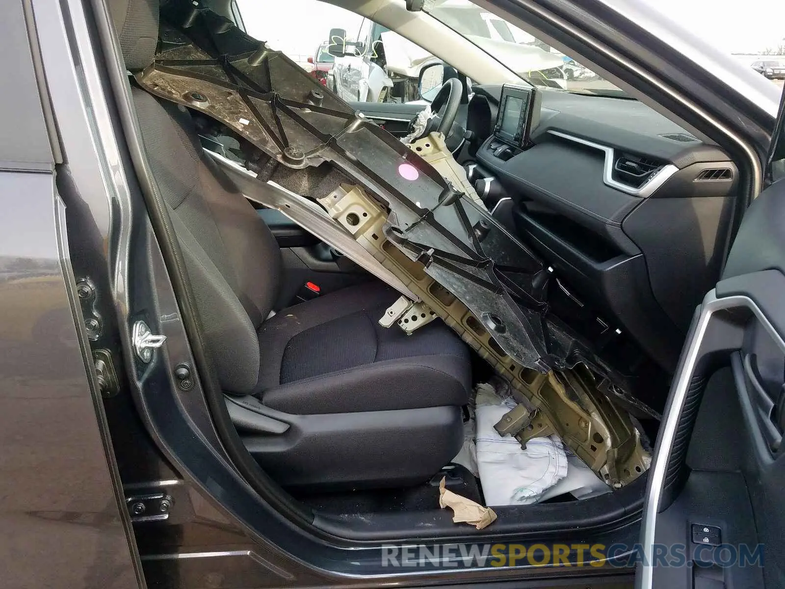 5 fotografías del automóvil dañado 2T3G1RFV0KW083866 TOYOTA RAV4 LE 2019