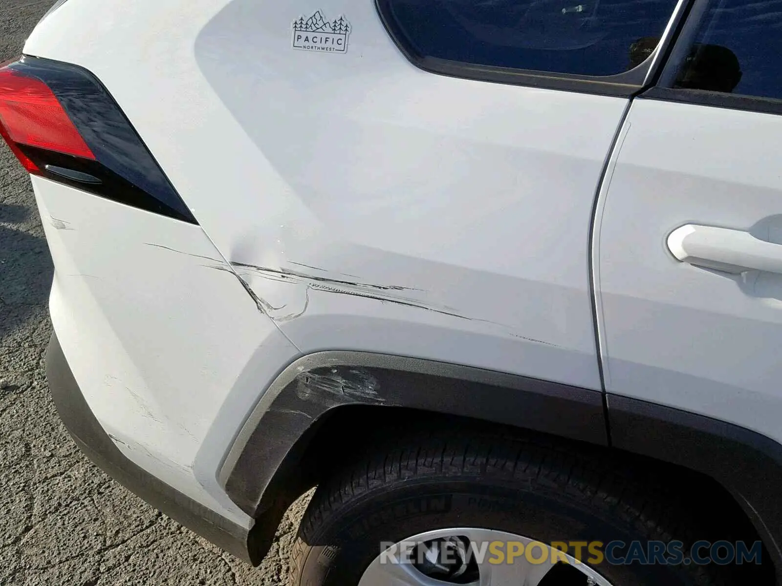 9 fotografías del automóvil dañado 2T3MWRFV3KW013847 TOYOTA RAV4 LE 2019