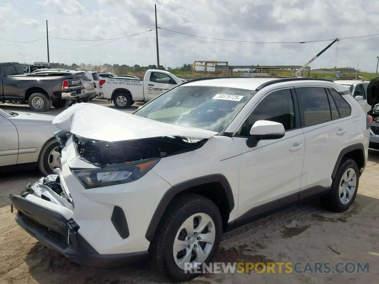 2 fotografías del automóvil dañado JTMK1RFV9KJ005126 TOYOTA RAV4 LE 2019