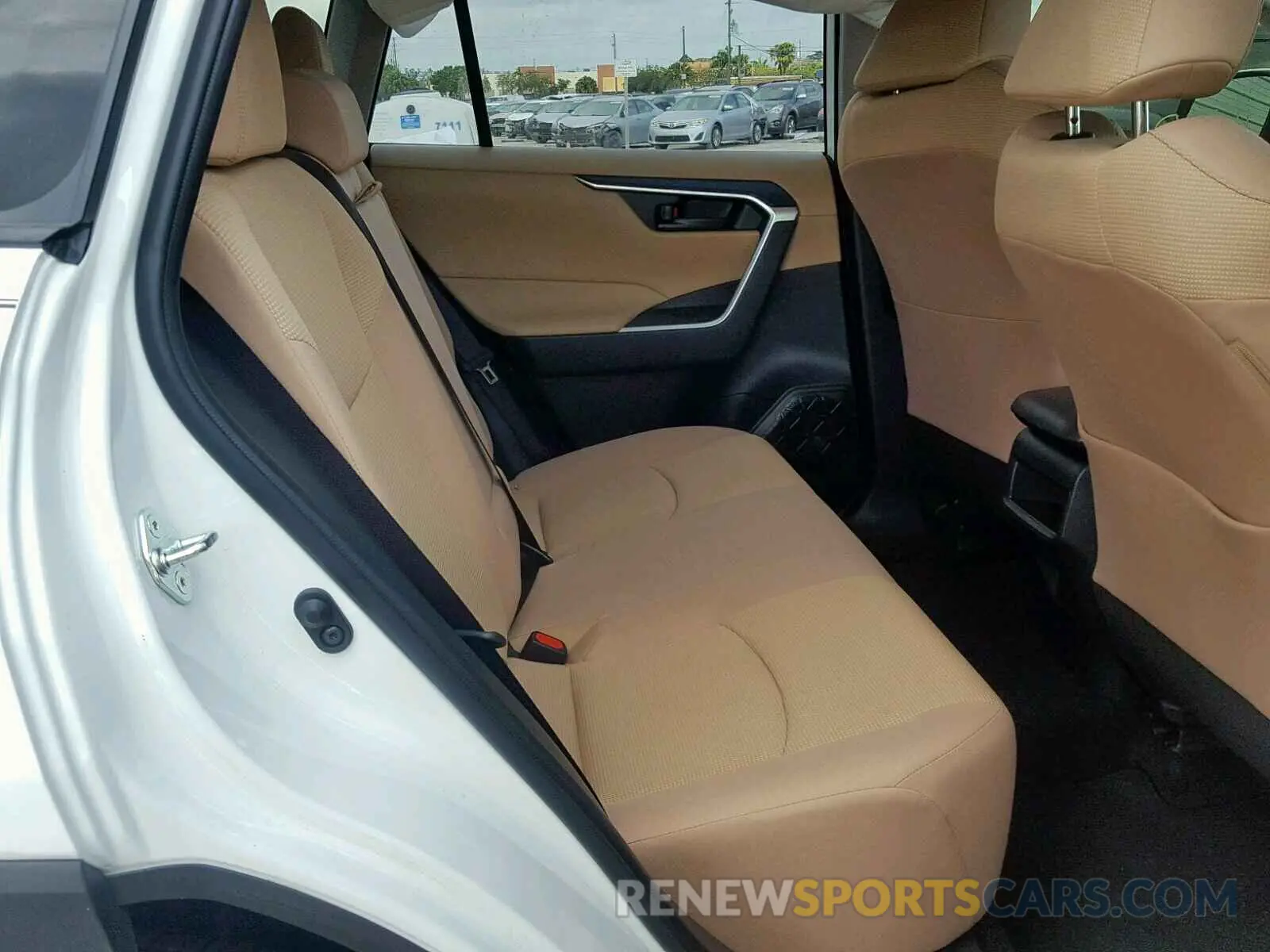 6 fotografías del automóvil dañado JTMK1RFV9KJ005126 TOYOTA RAV4 LE 2019