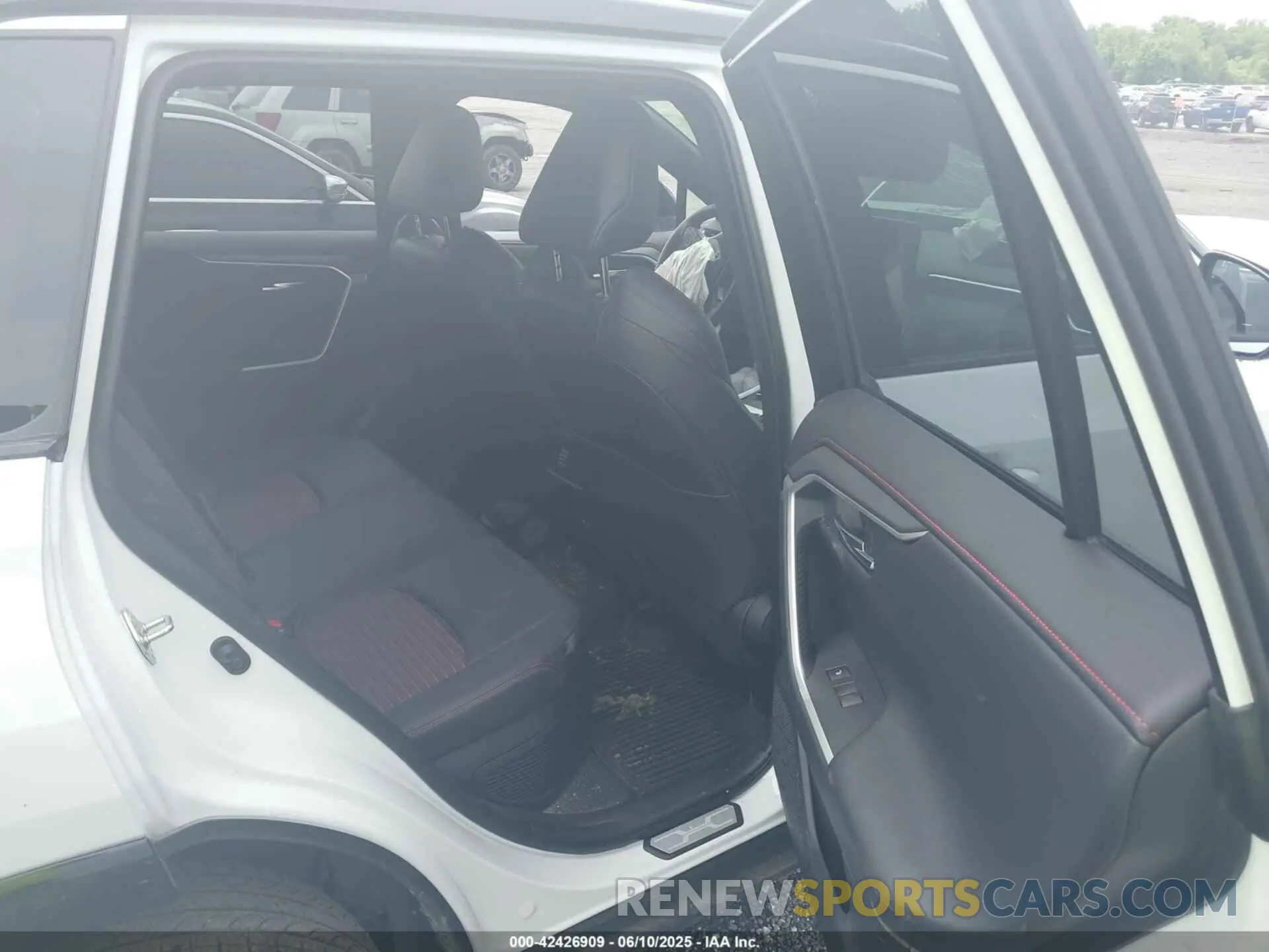 8 fotografías del automóvil dañado JTMEB3FV4SD237610 TOYOTA RAV4 PLUG-IN HYBRID 2025