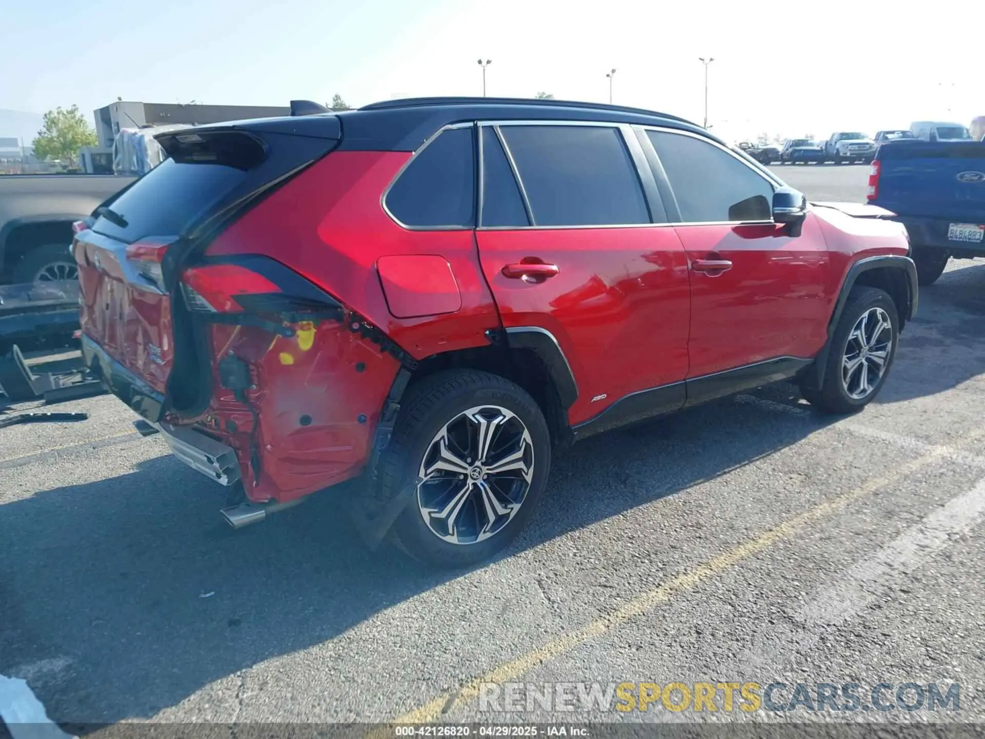 4 fotografías del automóvil dañado JTMEB3FVXSD244190 TOYOTA RAV4 PLUG-IN HYBRID 2025