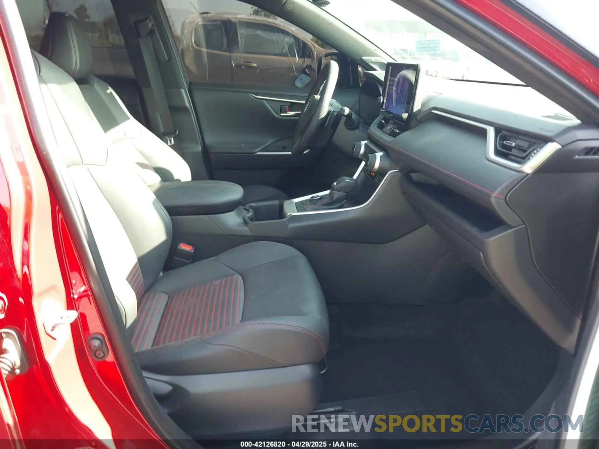 5 fotografías del automóvil dañado JTMEB3FVXSD244190 TOYOTA RAV4 PLUG-IN HYBRID 2025