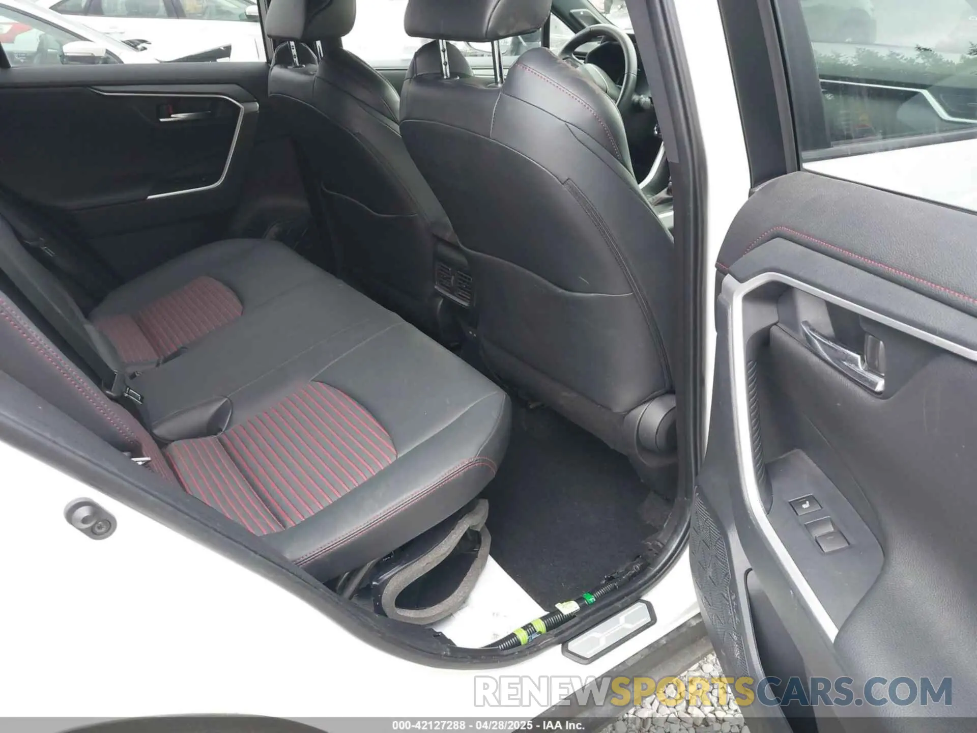 8 fotografías del automóvil dañado JTMEB3FV1ND100256 TOYOTA RAV4 PRIME 2022