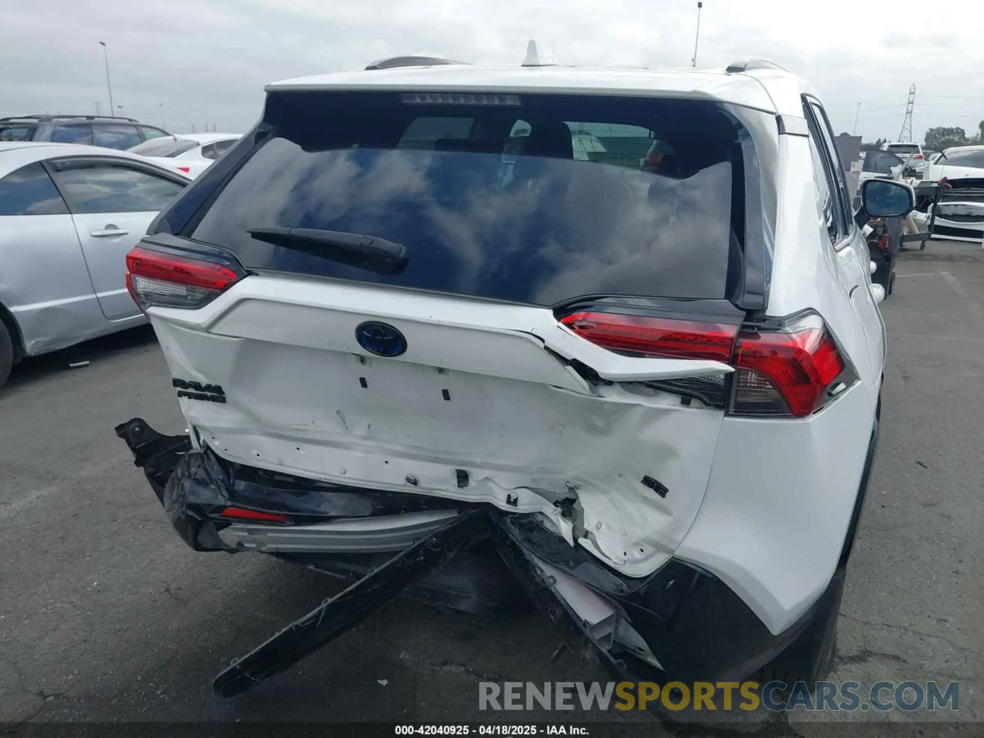 17 fotografías del automóvil dañado JTMAB3FV8PD146118 TOYOTA RAV4 PRIME 2023