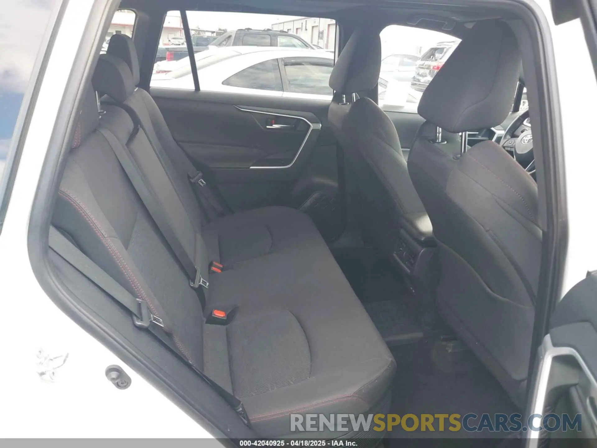 8 fotografías del automóvil dañado JTMAB3FV8PD146118 TOYOTA RAV4 PRIME 2023