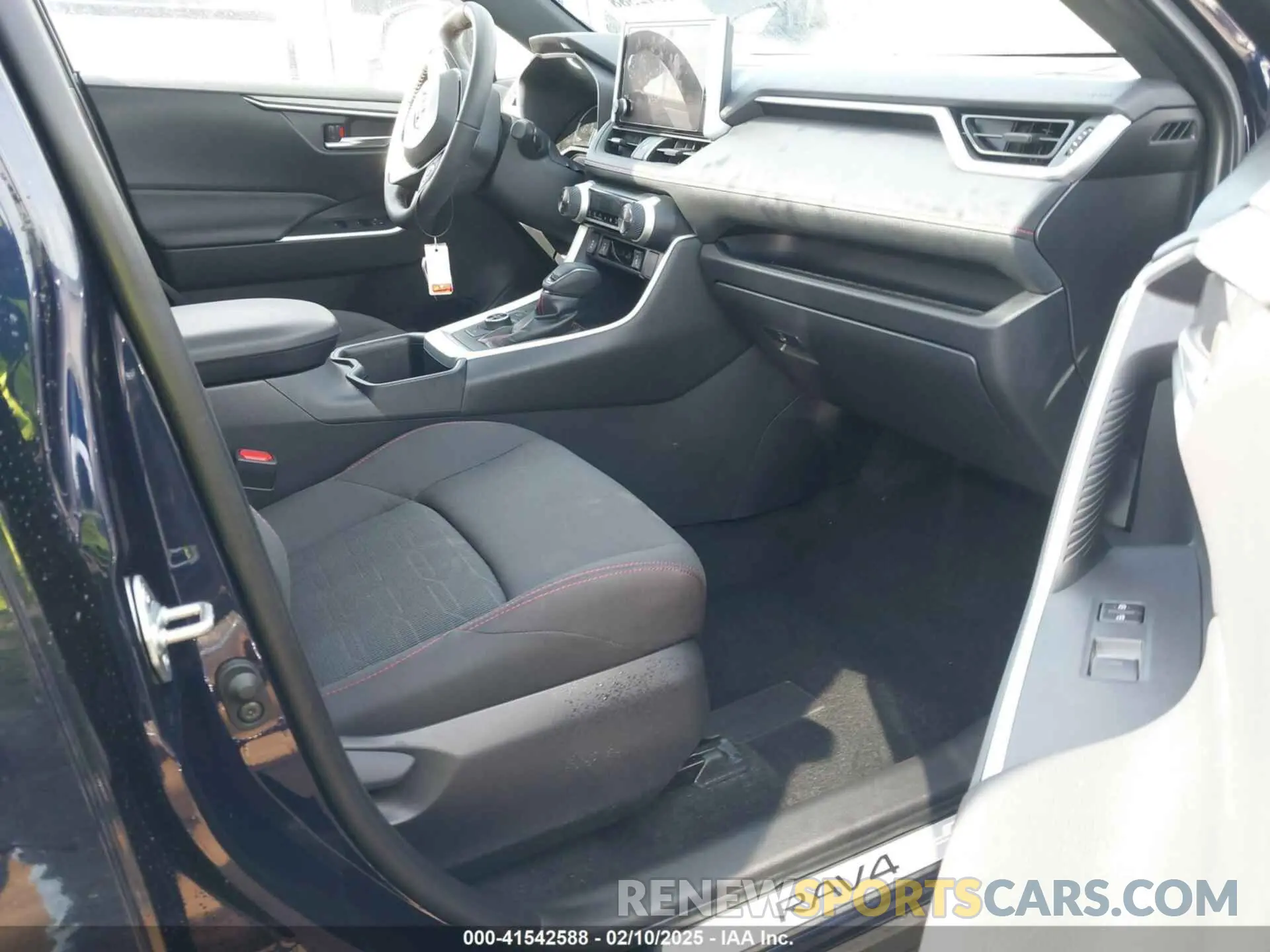 5 fotografías del automóvil dañado JTMAB3FV9RD222819 TOYOTA RAV4 PRIME 2024