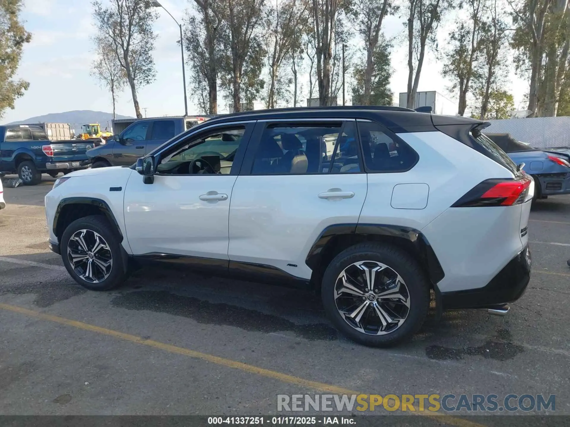 15 fotografías del automóvil dañado JTMEB3FV6RD186735 TOYOTA RAV4 PRIME 2024