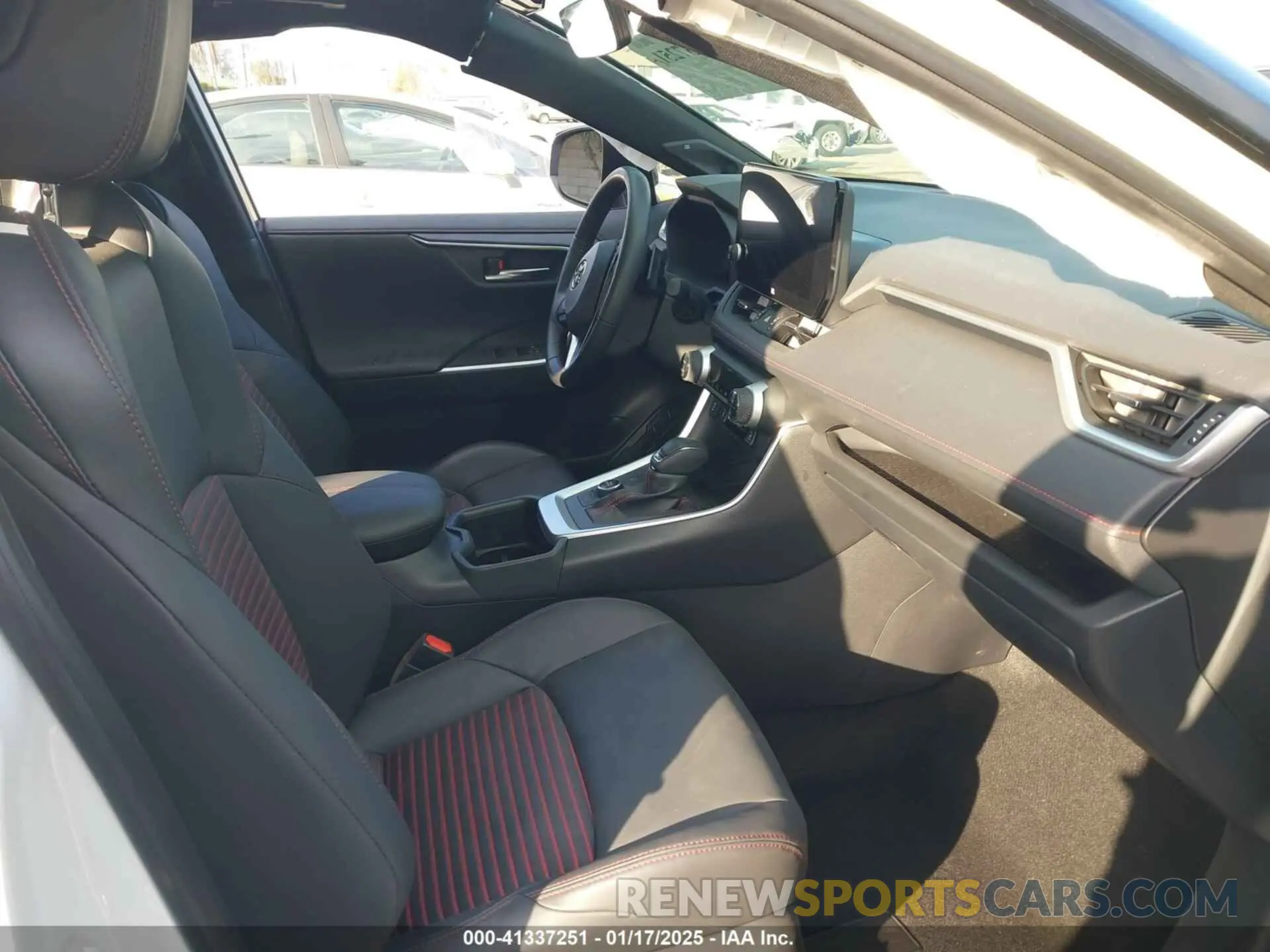 5 fotografías del automóvil dañado JTMEB3FV6RD186735 TOYOTA RAV4 PRIME 2024