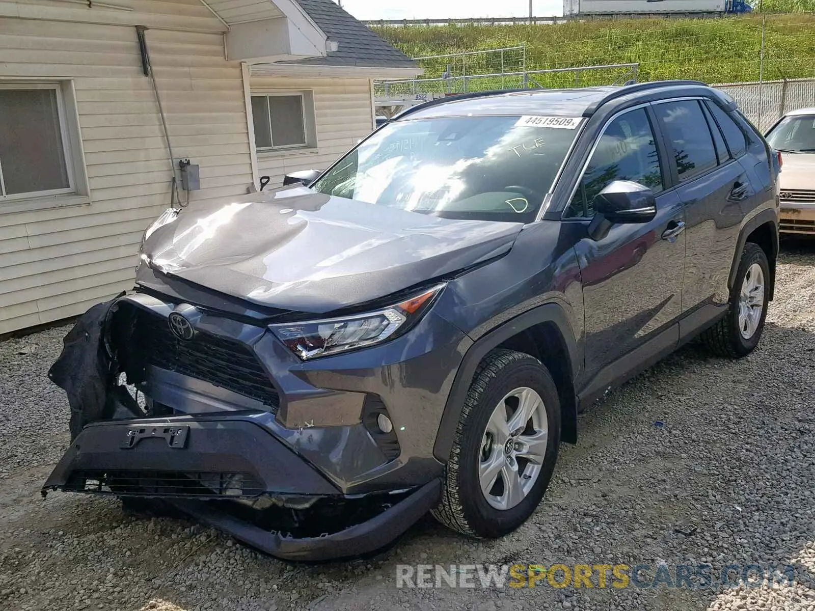 2 fotografías del automóvil dañado 2T3P1RFV3KW057259 TOYOTA RAV4 XLE 2019
