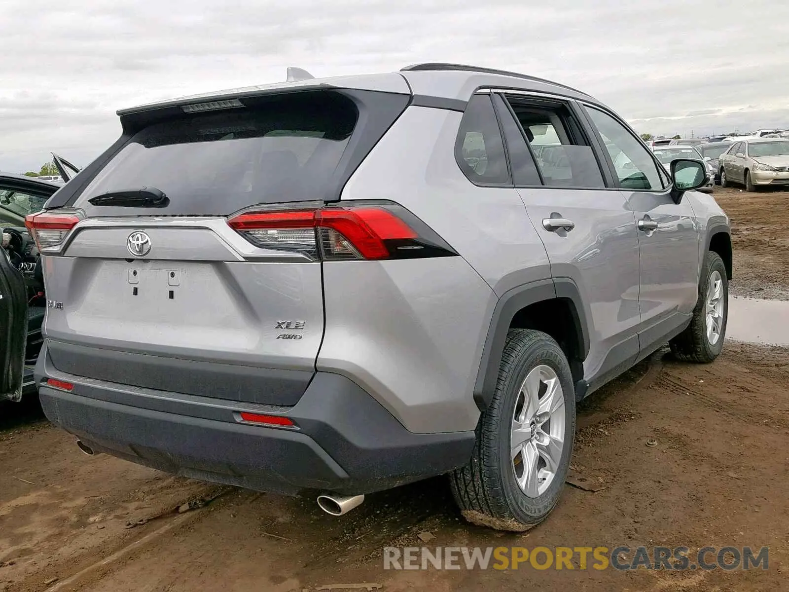 4 fotografías del automóvil dañado 2T3P1RFV4KW044665 TOYOTA RAV4 XLE 2019