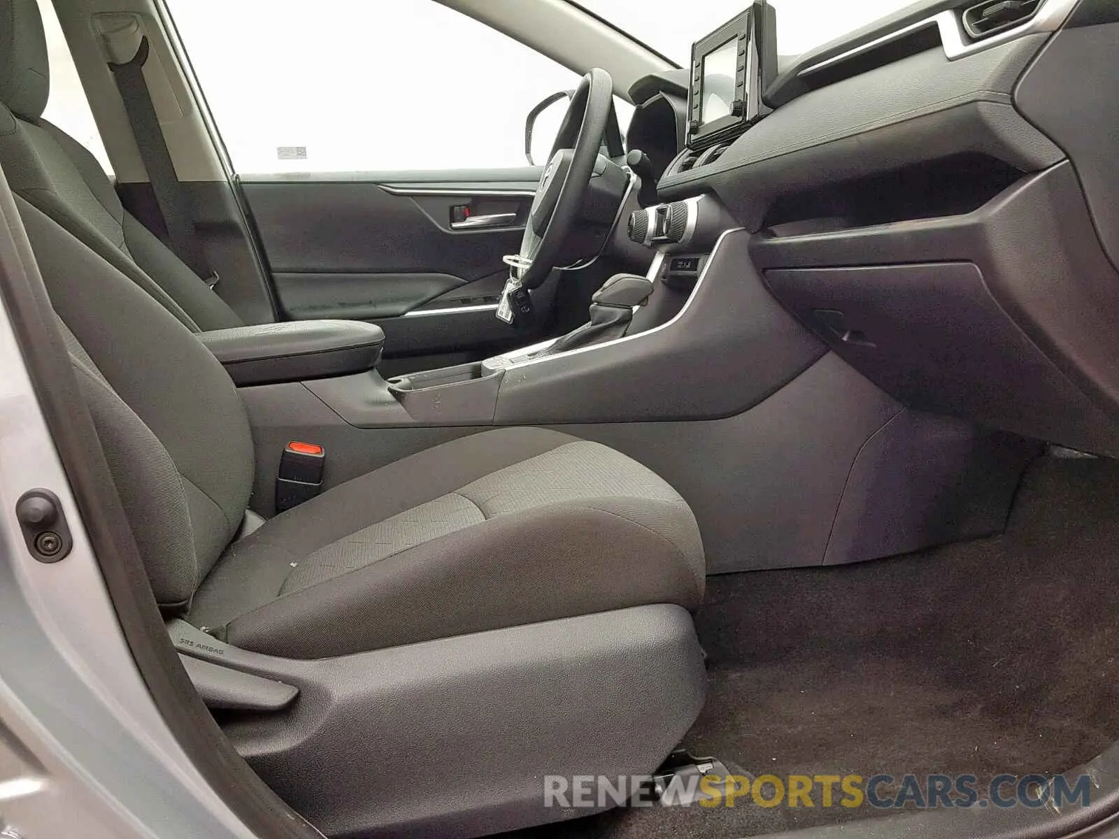 5 fotografías del automóvil dañado 2T3P1RFV4KW044665 TOYOTA RAV4 XLE 2019