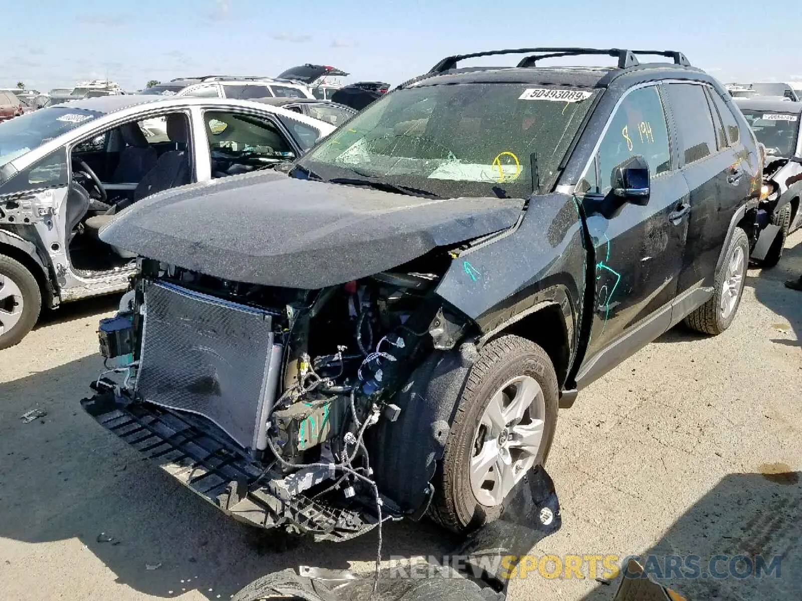 2 fotografías del automóvil dañado JTMP1RFV8KD006496 TOYOTA RAV4 XLE 2019