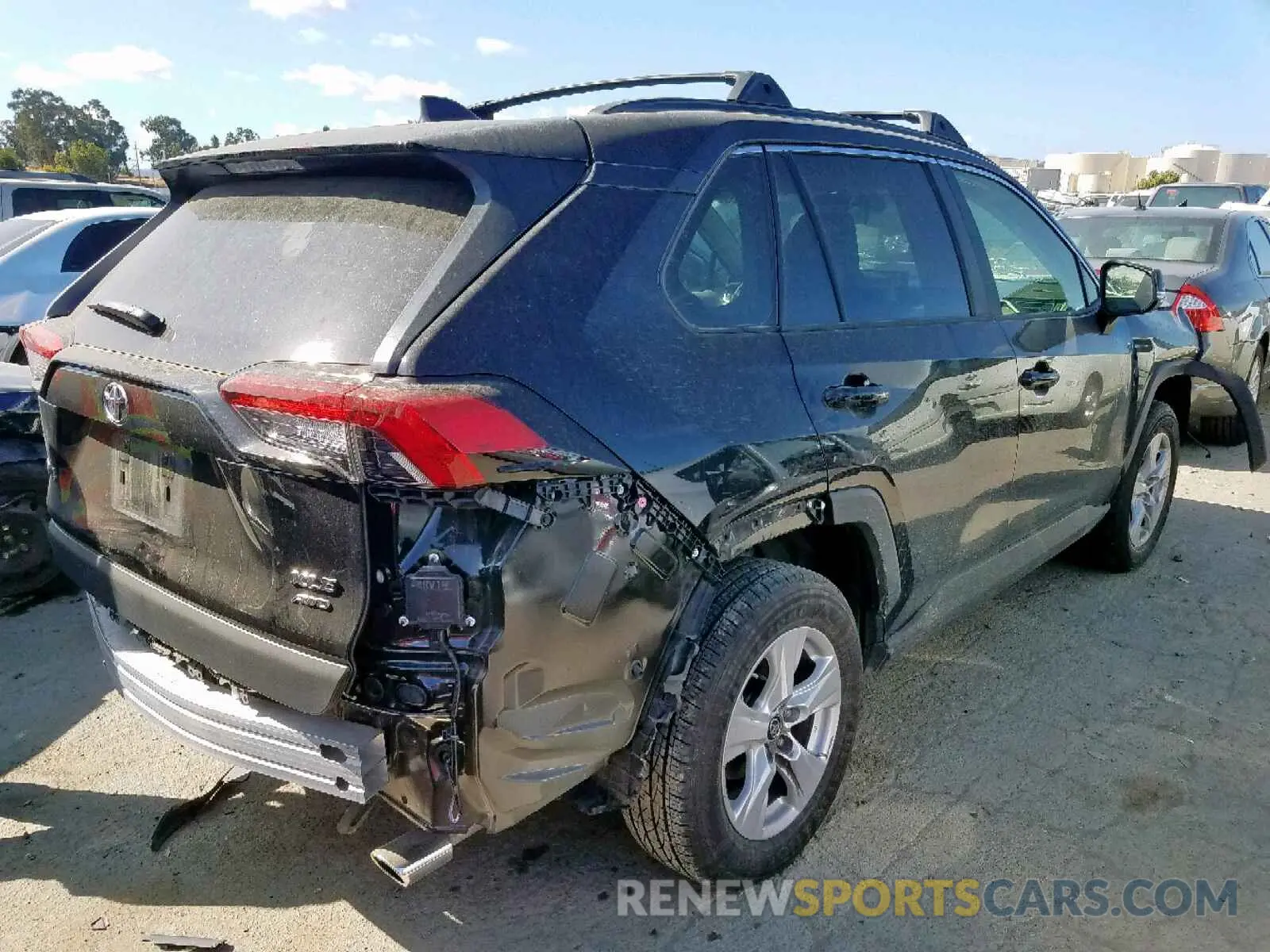 4 fotografías del automóvil dañado JTMP1RFV8KD006496 TOYOTA RAV4 XLE 2019