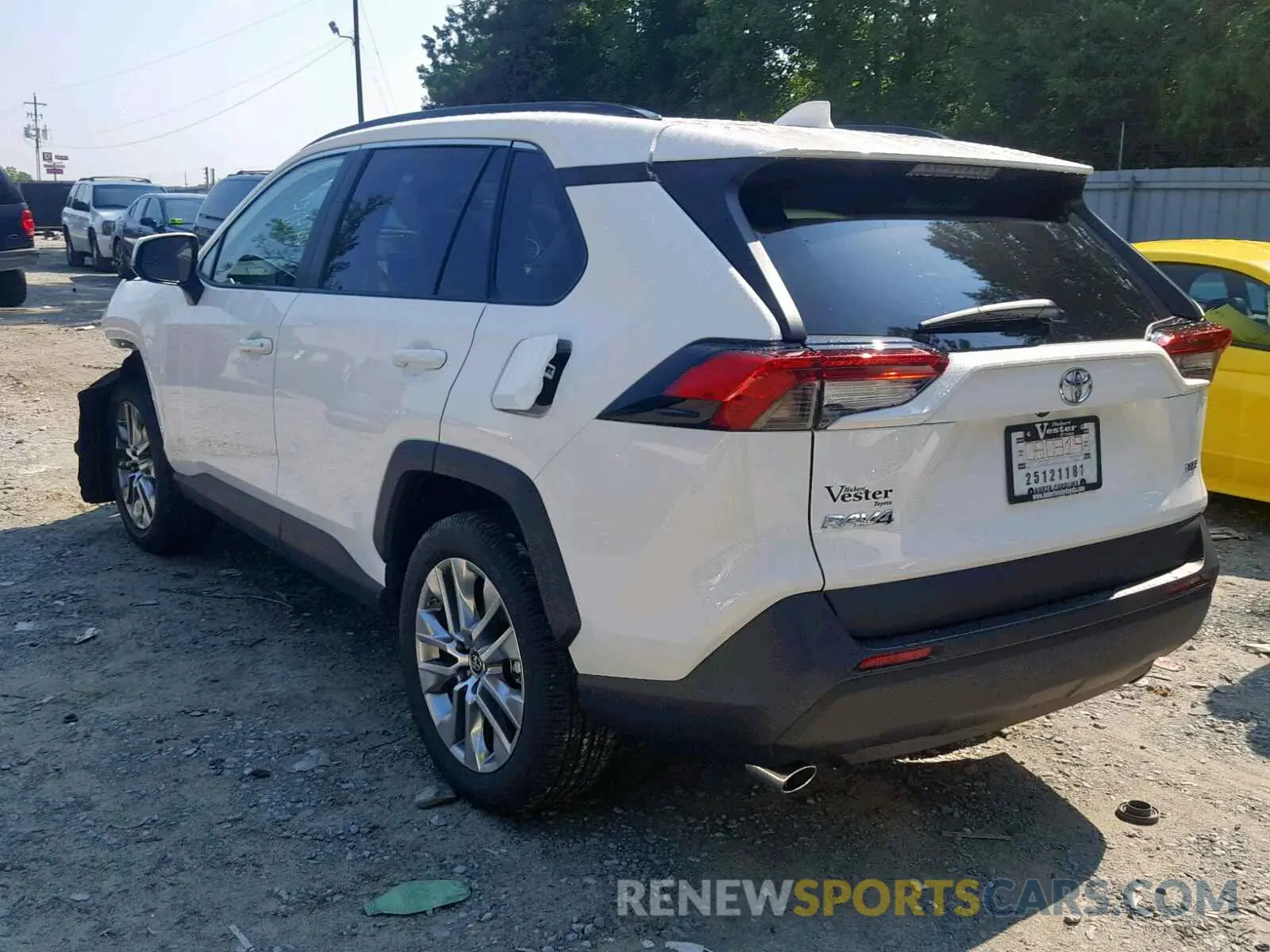 3 fotografías del automóvil dañado 2T3C1RFV4KC013271 TOYOTA RAV4 XLE P 2019