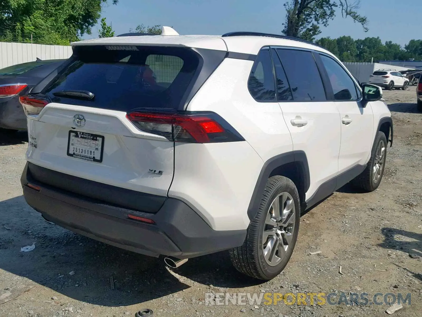 4 fotografías del automóvil dañado 2T3C1RFV4KC013271 TOYOTA RAV4 XLE P 2019