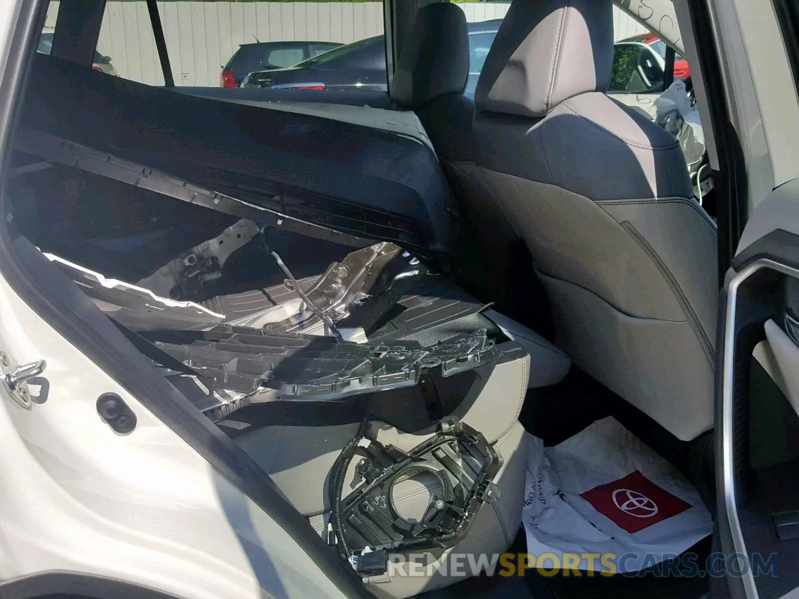 6 fotografías del automóvil dañado 2T3C1RFV4KC013271 TOYOTA RAV4 XLE P 2019