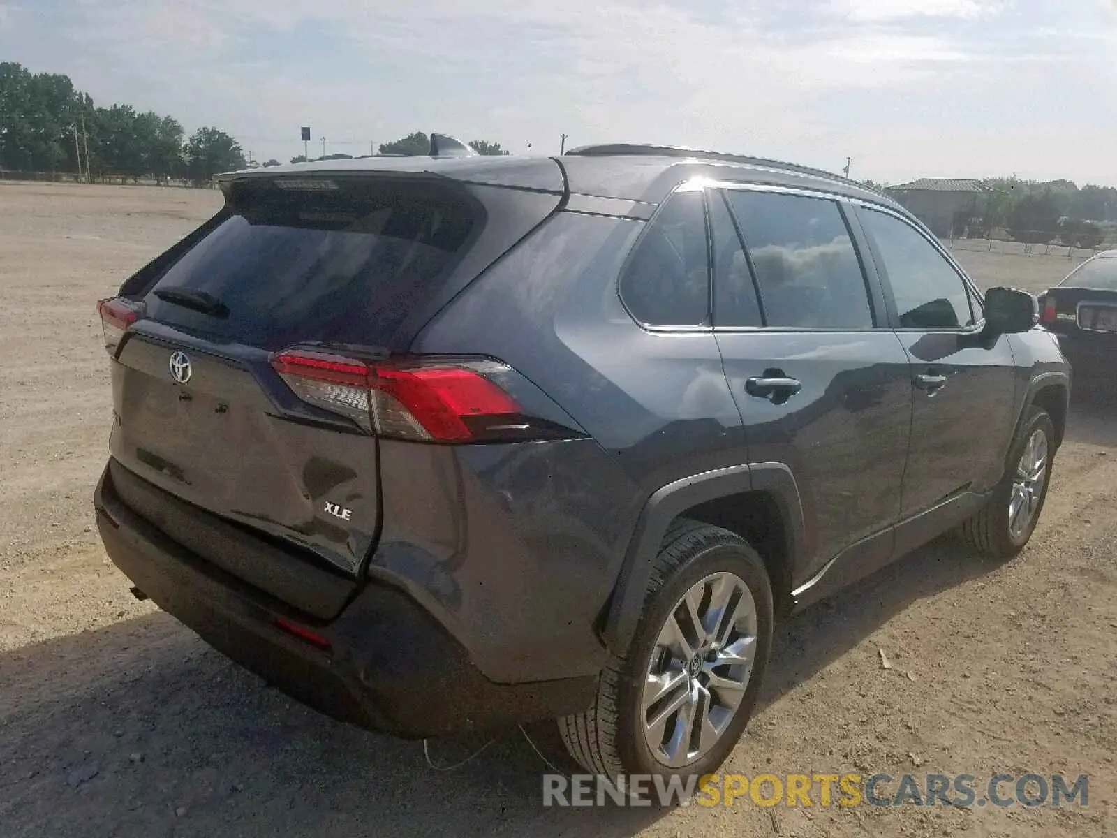 4 fotografías del automóvil dañado 2T3C1RFV7KC008372 TOYOTA RAV4 XLE P 2019