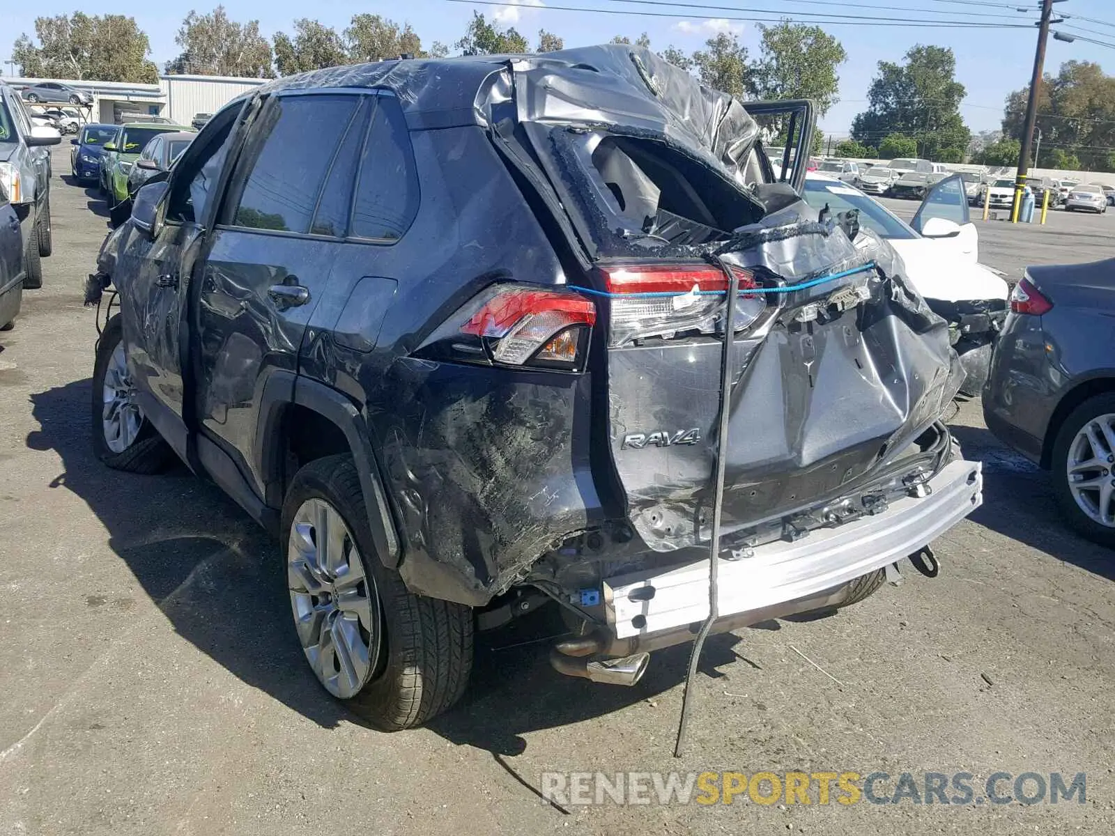 3 fotografías del automóvil dañado JTMA1RFV0KD026117 TOYOTA RAV4 XLE P 2019