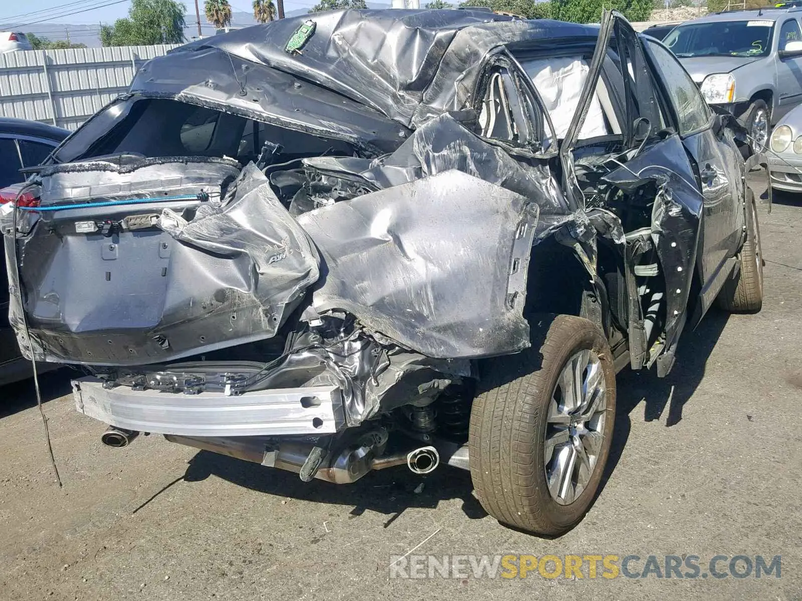 4 fotografías del automóvil dañado JTMA1RFV0KD026117 TOYOTA RAV4 XLE P 2019
