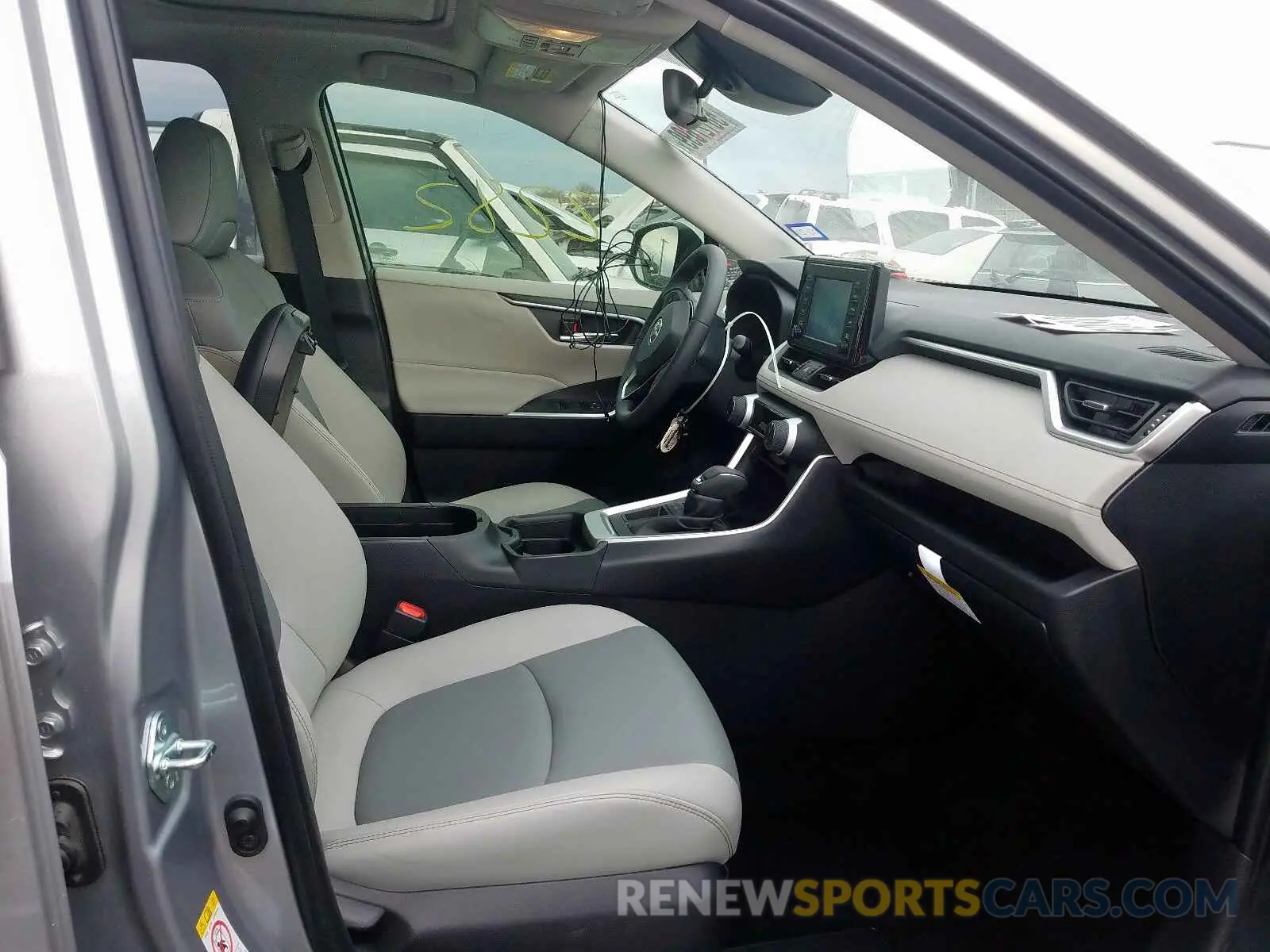 5 fotografías del automóvil dañado JTMC1RFV1KD014762 TOYOTA RAV4 XLE P 2019