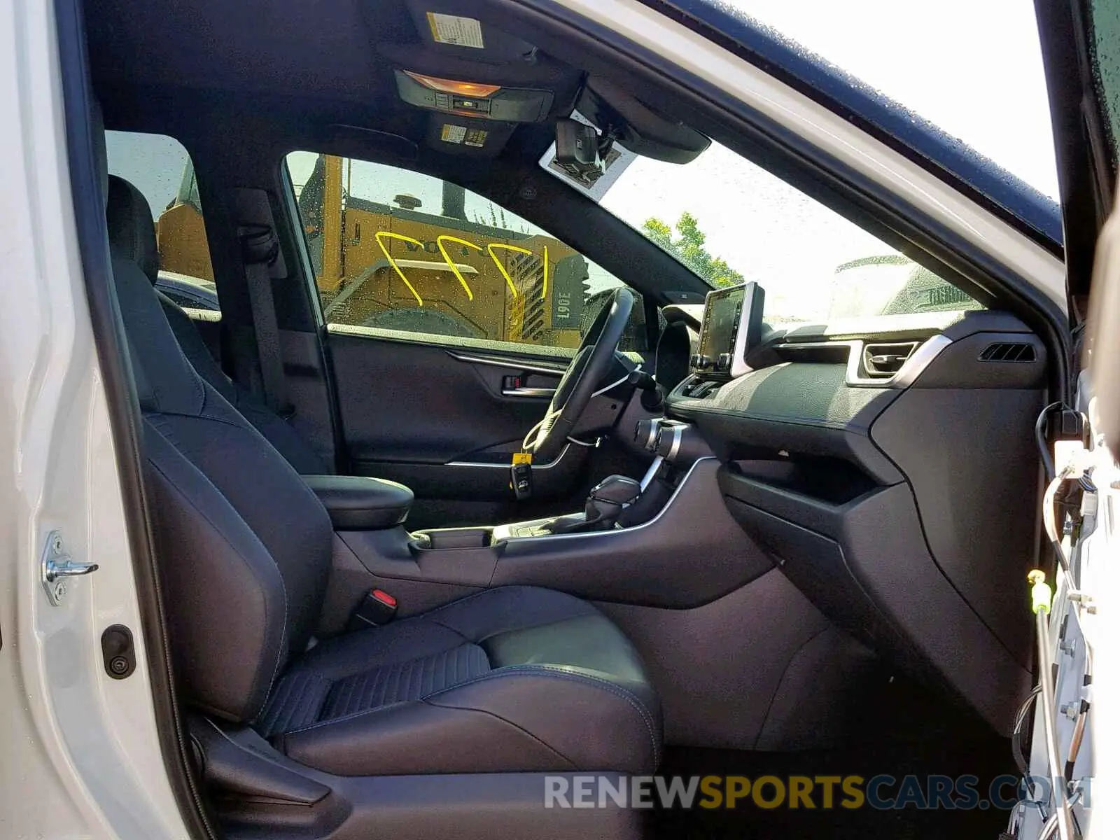 5 fotografías del automóvil dañado JTMEWRFV6KD504401 TOYOTA RAV4 XSE 2019