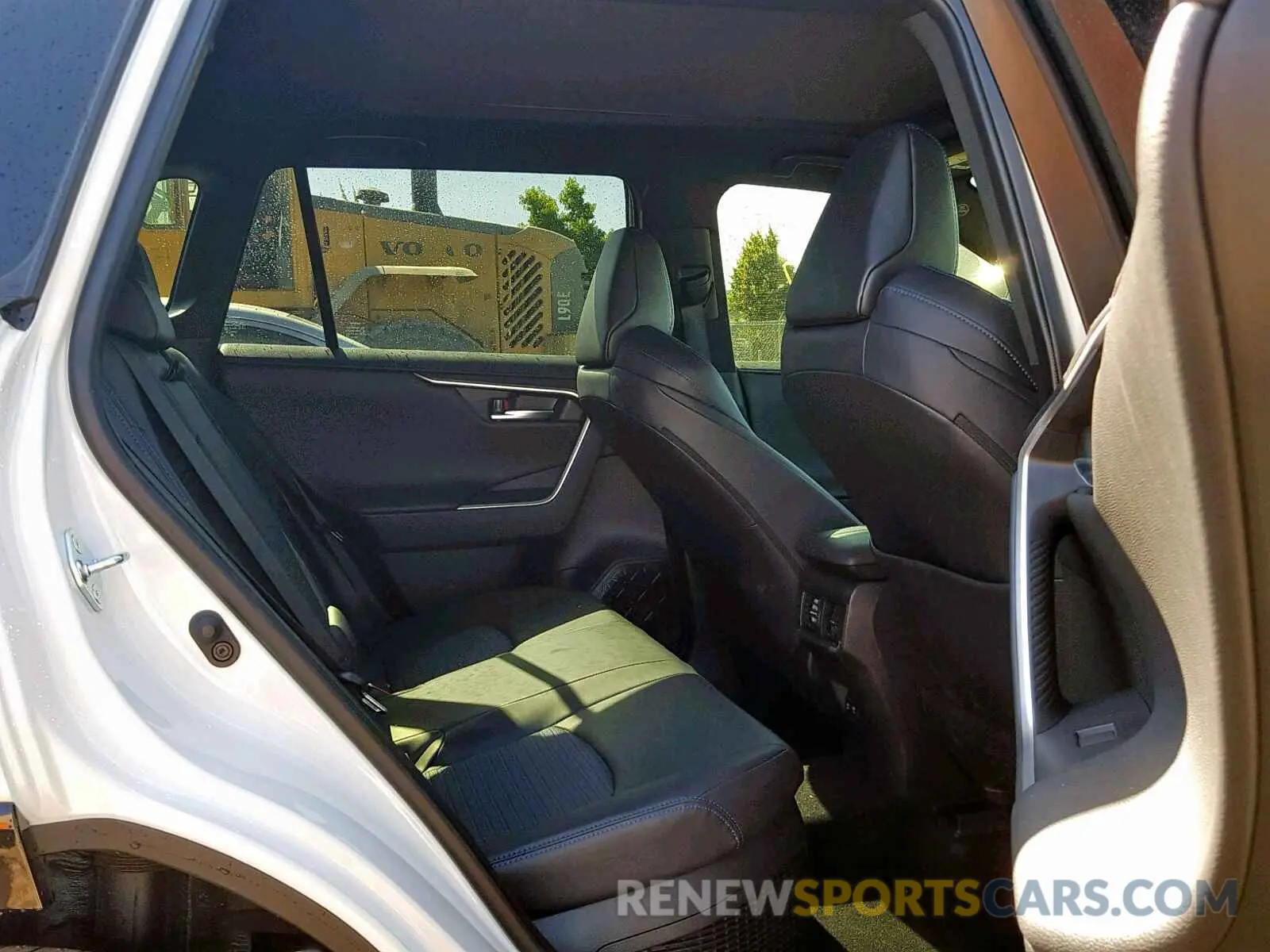 6 fotografías del automóvil dañado JTMEWRFV6KD504401 TOYOTA RAV4 XSE 2019
