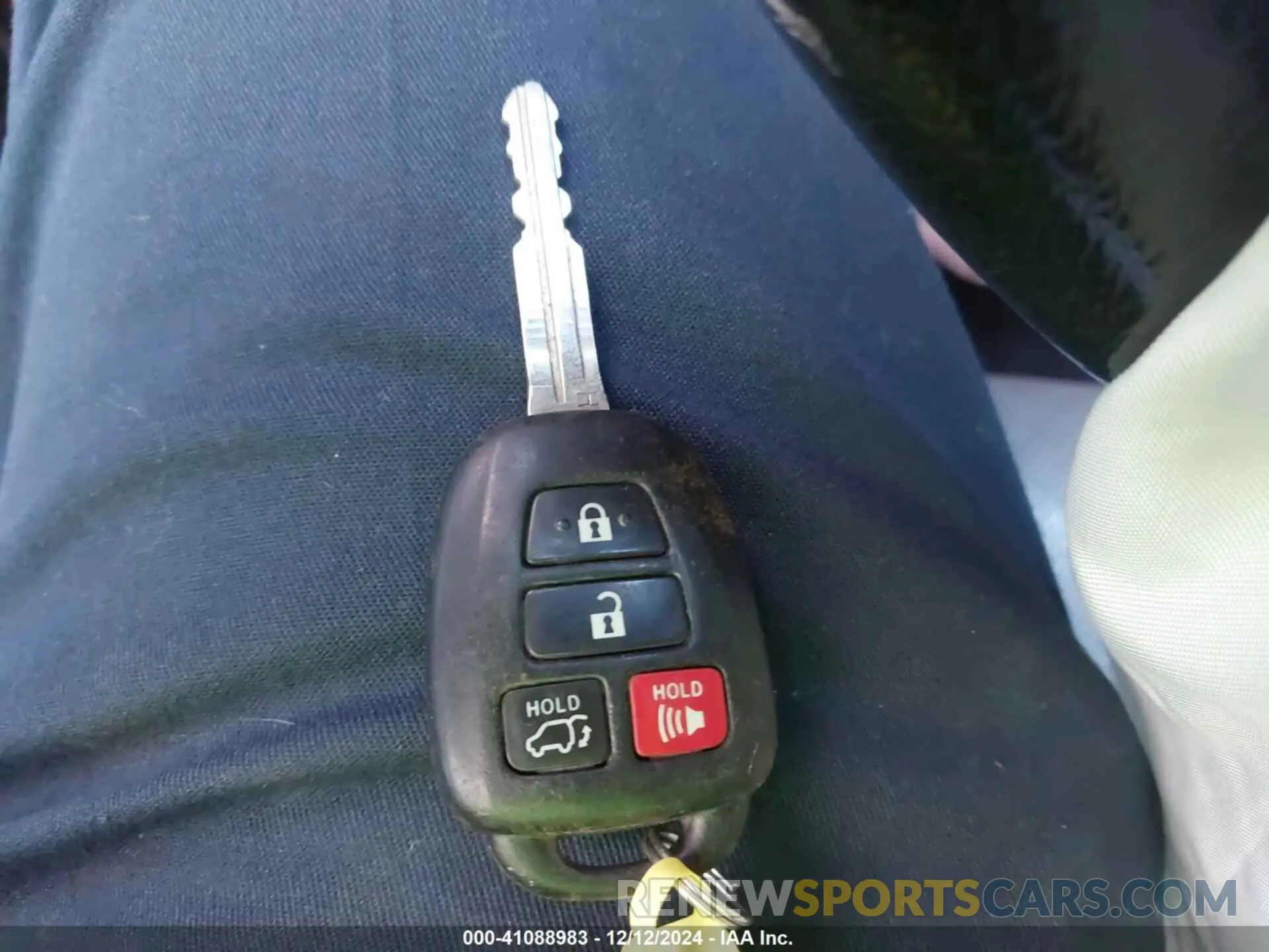 11 fotografías del automóvil dañado 5TDDY5G17KS167851 TOYOTA SEQUOIA 2019