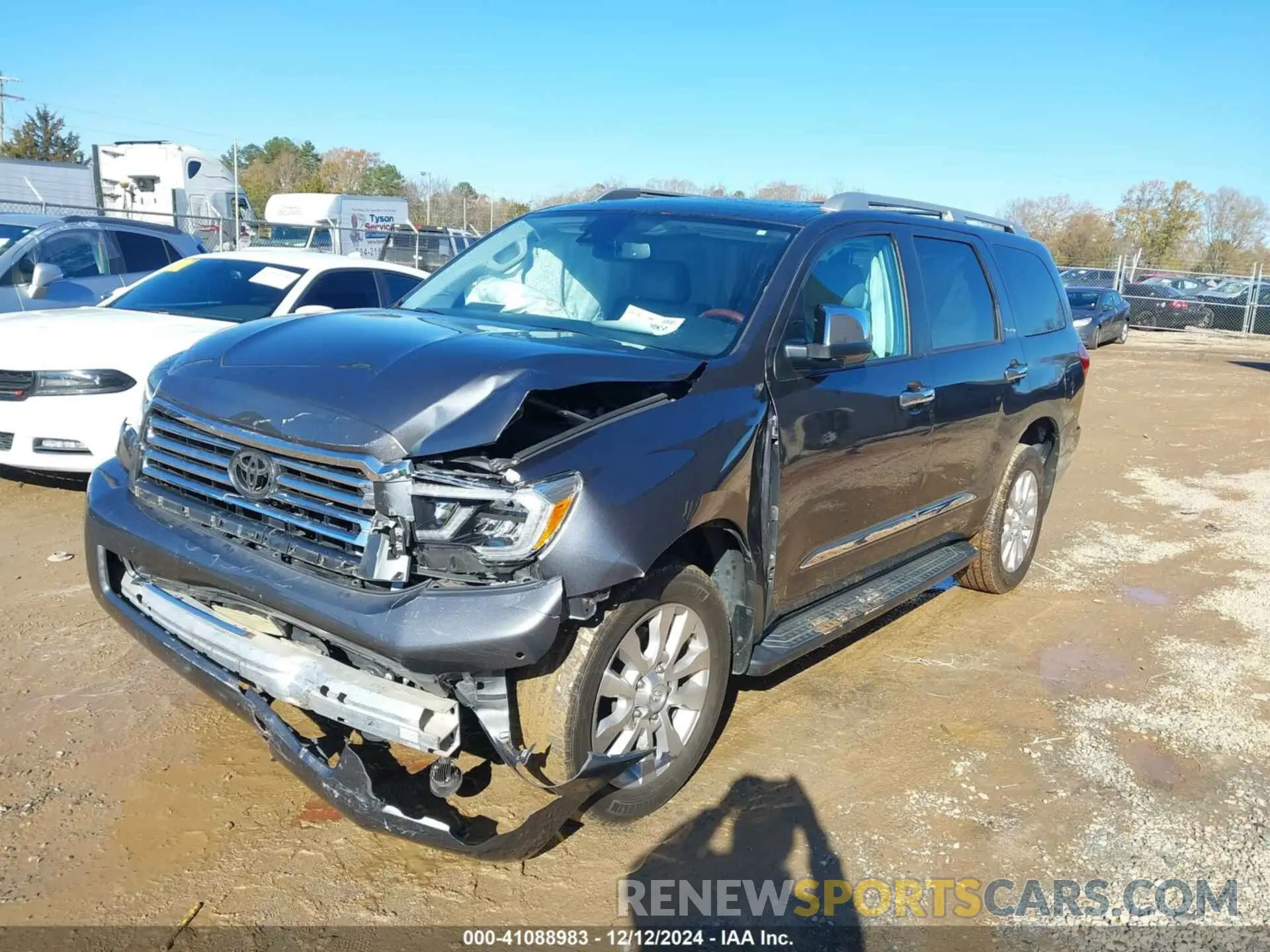 2 fotografías del automóvil dañado 5TDDY5G17KS167851 TOYOTA SEQUOIA 2019