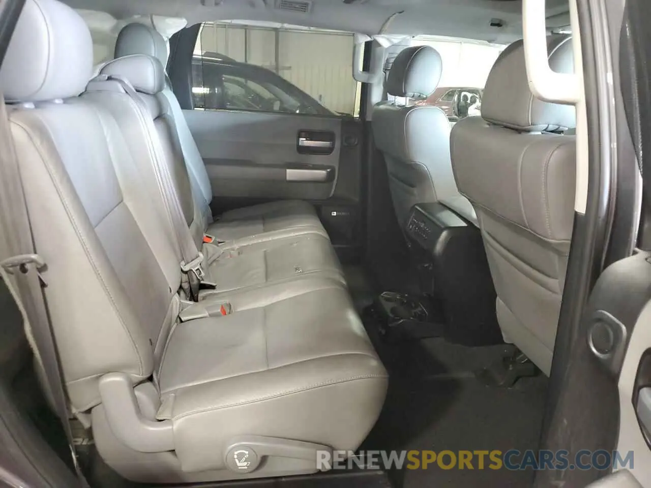 11 fotografías del automóvil dañado 5TDJY5G10KS173378 TOYOTA SEQUOIA 2019
