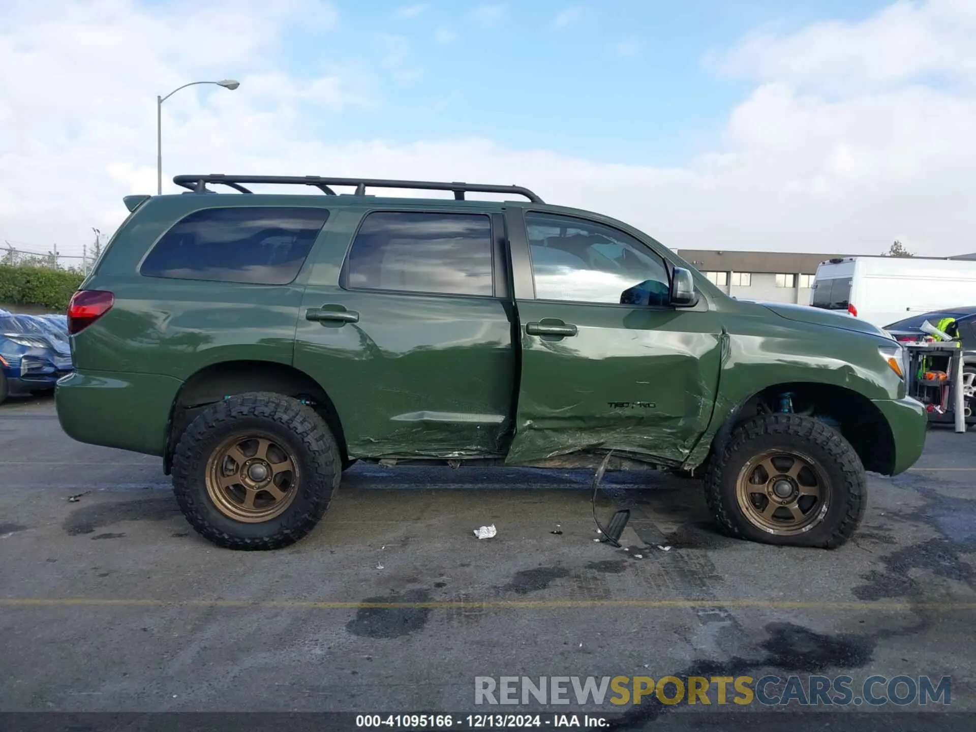 13 fotografías del automóvil dañado 5TDBY5G14LS178380 TOYOTA SEQUOIA 2020