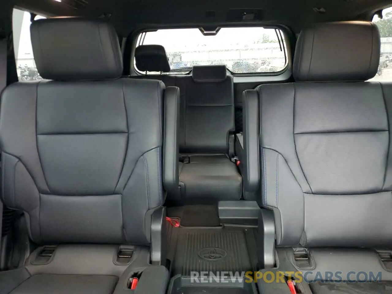 10 fotografías del automóvil dañado 7SVAAAAA1PX002409 TOYOTA SEQUOIA 2023