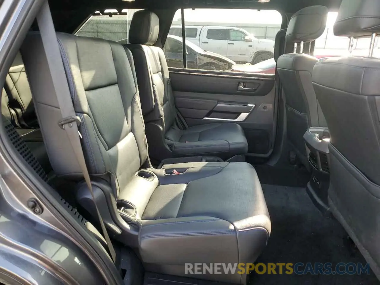 11 fotografías del automóvil dañado 7SVAAAAA3PX001066 TOYOTA SEQUOIA 2023