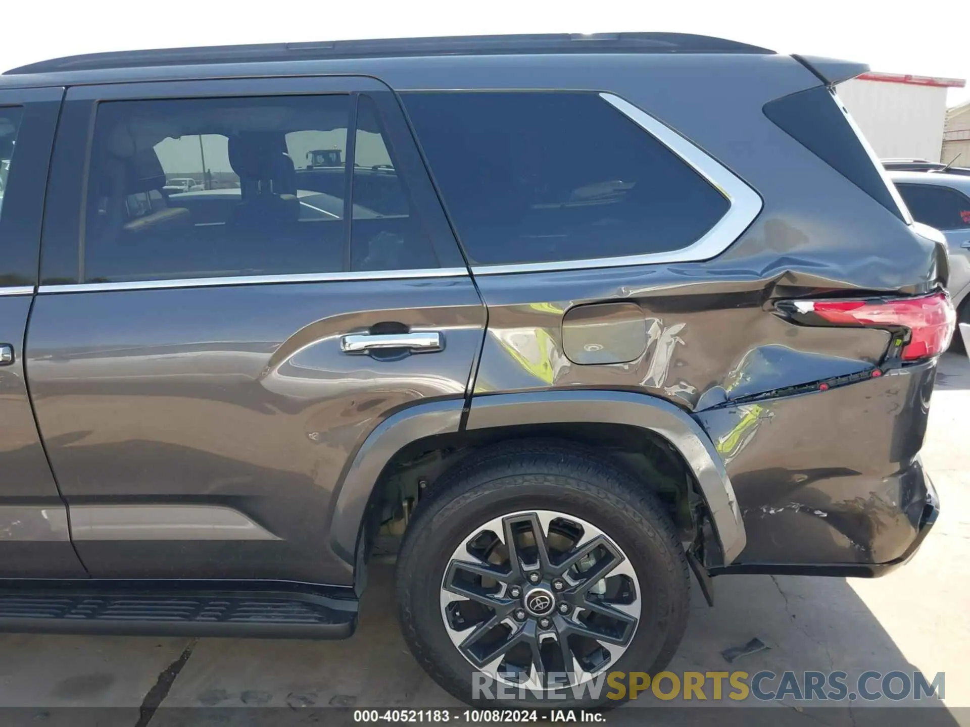 18 fotografías del automóvil dañado 7SVAAAAA8PX001323 TOYOTA SEQUOIA 2023