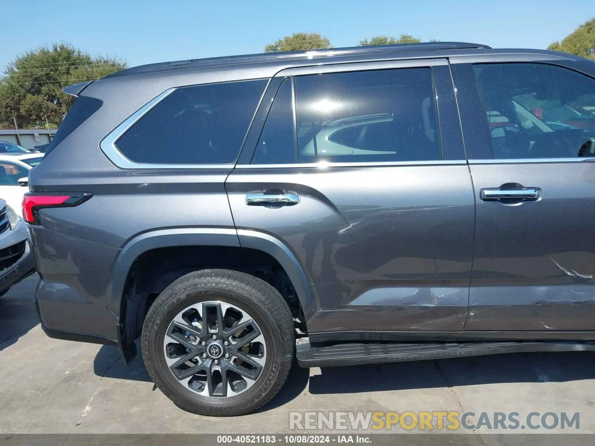 21 fotografías del automóvil dañado 7SVAAAAA8PX001323 TOYOTA SEQUOIA 2023