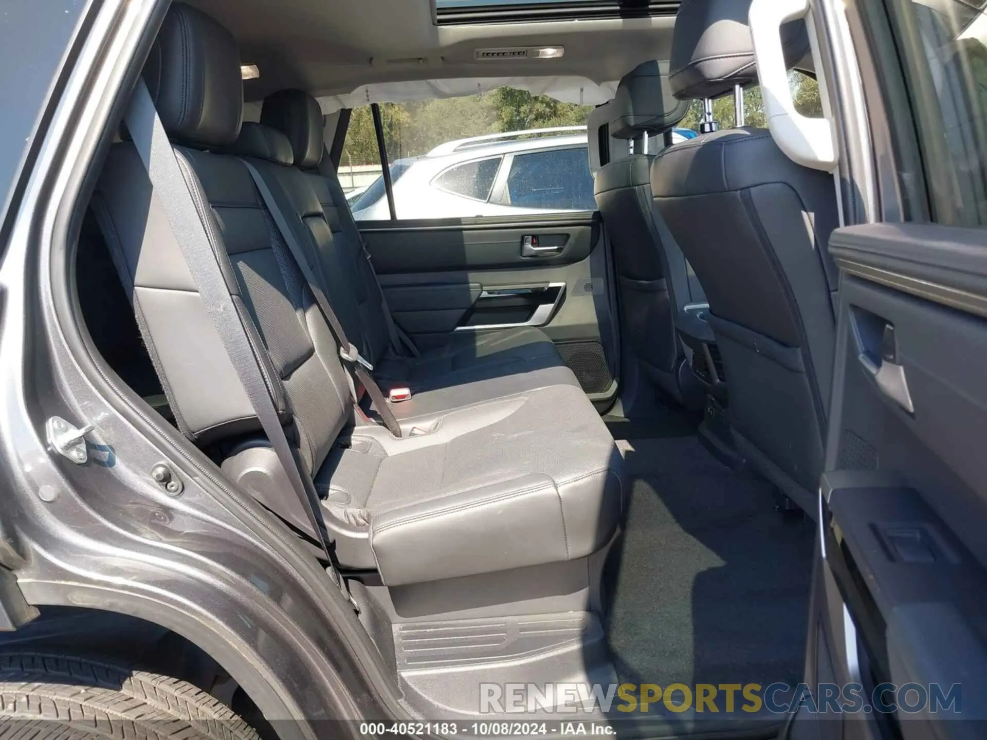 8 fotografías del automóvil dañado 7SVAAAAA8PX001323 TOYOTA SEQUOIA 2023